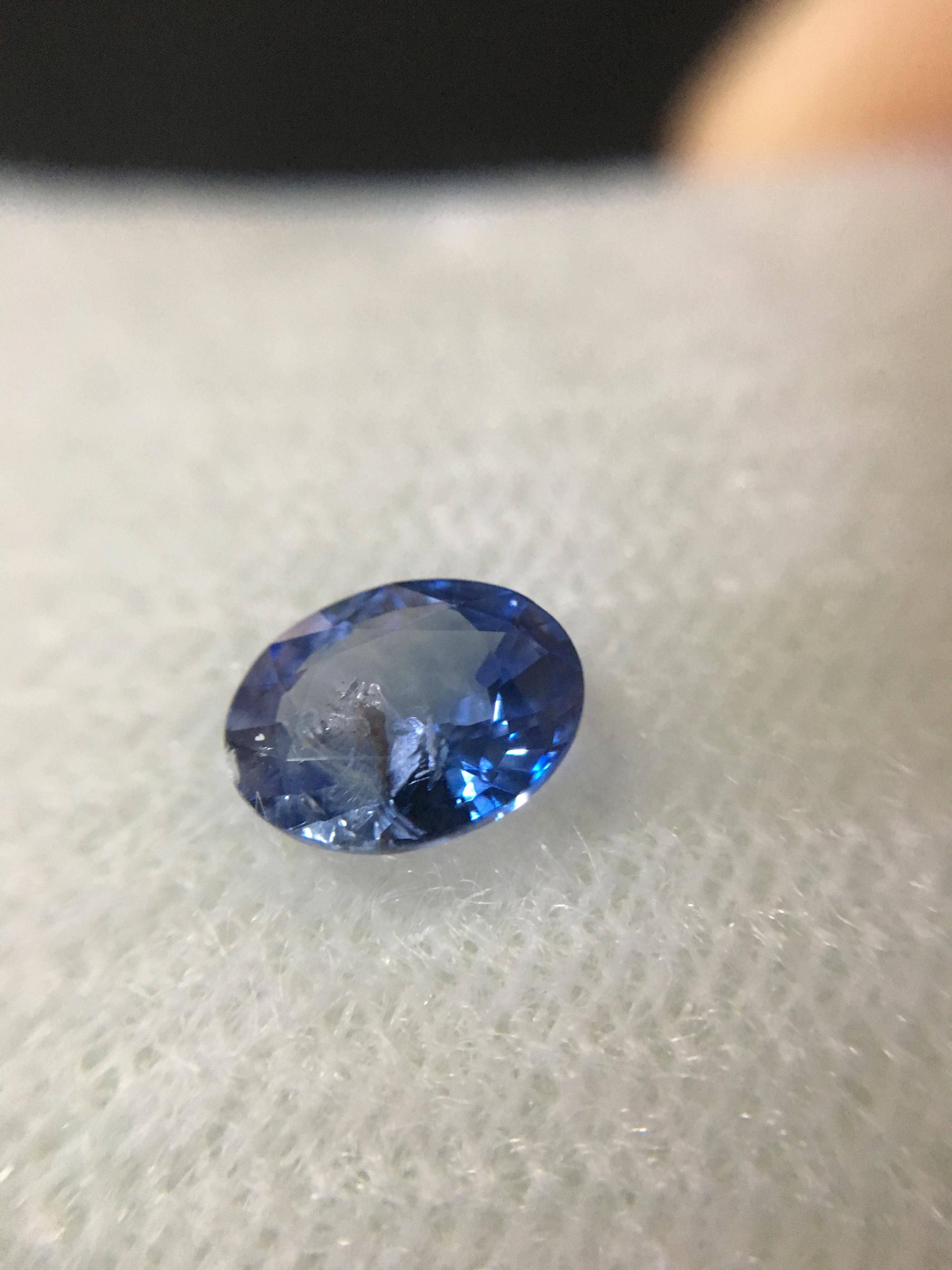 BLUE SAPPHIRE ไพลิน แท้ 0.75กะรัต พลอยซีลอนเผาเก่า มีตำหนิในเนื้อ แต่สีสวยใช้ได้ค่ะ