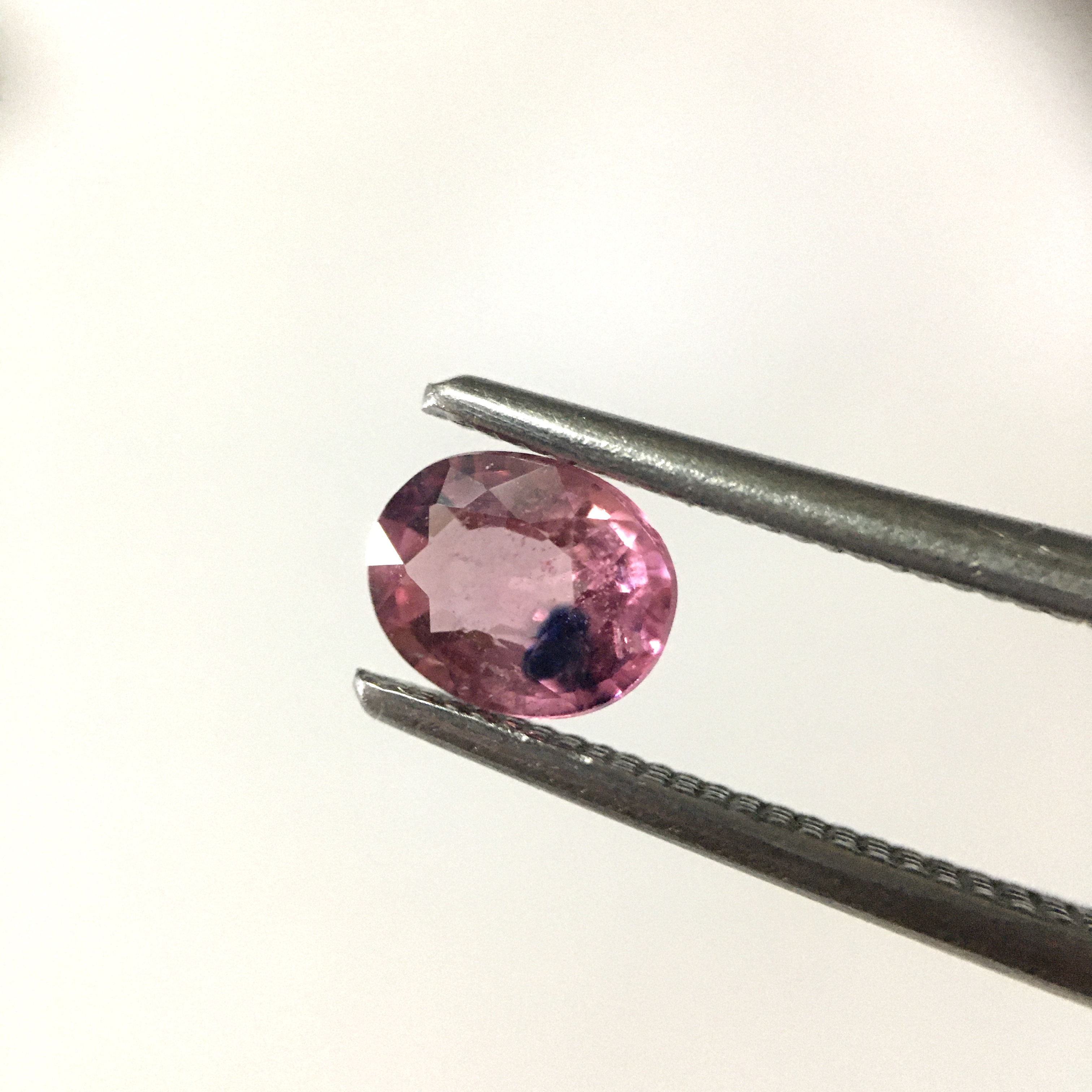 PINK SAPPHIRE พิ๊งค์แซฟไฟร์แท้ 0.54 กะรัต พลอยเนื้อใส สีสวย มีตำหนิเฉพาะตัว สำหรับสายสะสมของสวยแปลก