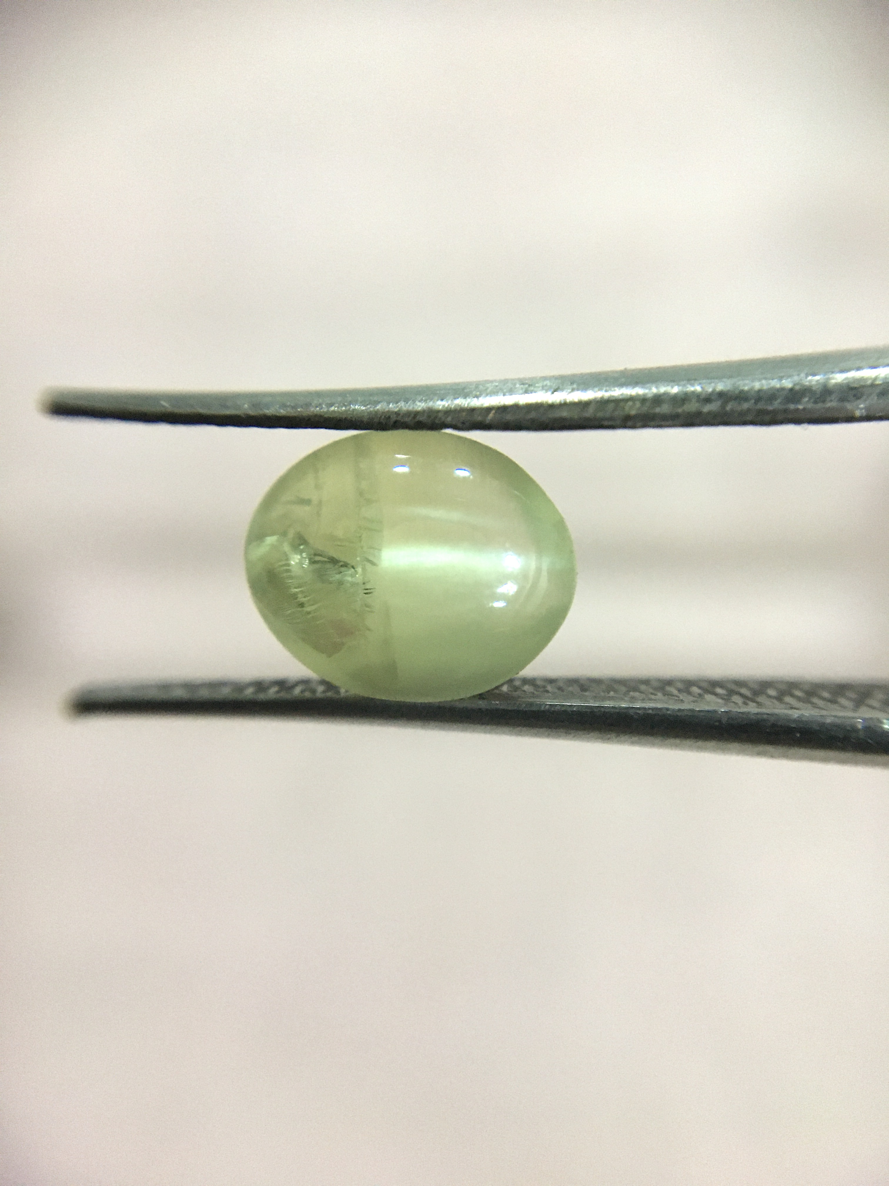 (พลอยแท้ สวยใส )ไพฑูรย์แท้ 1.4 กะรัต (Cat’s eye chrysoberyl)เนื้อใส สะอาด ตาคม มีรอยผลึก ไม่พอใจยินดีคืนเงินจ้า