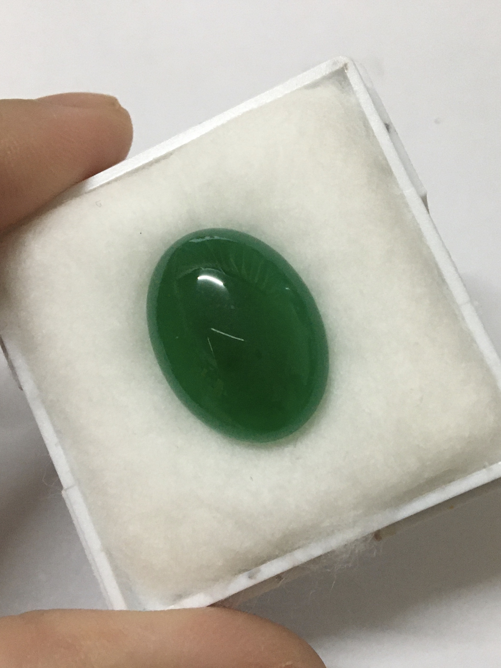 หยกจักรพรรดิ สวยมาก)หยก สังเคราะห์ สีสวยเหมือนแท้ ไร้ที่ติ ทั้งตำหนิ และสี เม็ดโต ราคาเบาๆ ไม่พอใจยินดีคืนเงินค่ะ