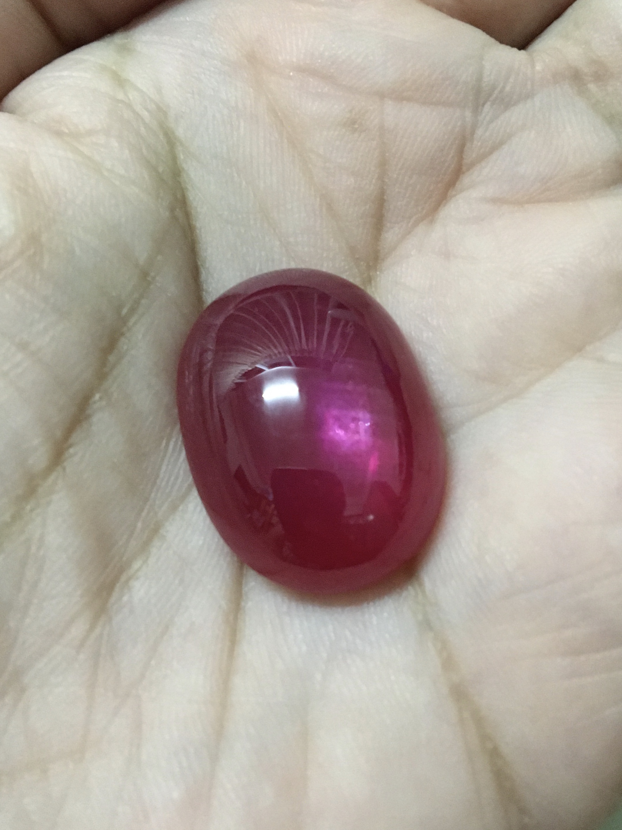 (New arrival)ทับทิมแท้ หลังเบี้ย เม็ดโต 41 กะรัต สีแดงอมชมพูหวานมาก มีปุยเพิ่มเสน่ห์ด้วยจ้า ไม่พอใจยินดีคืนเงิน