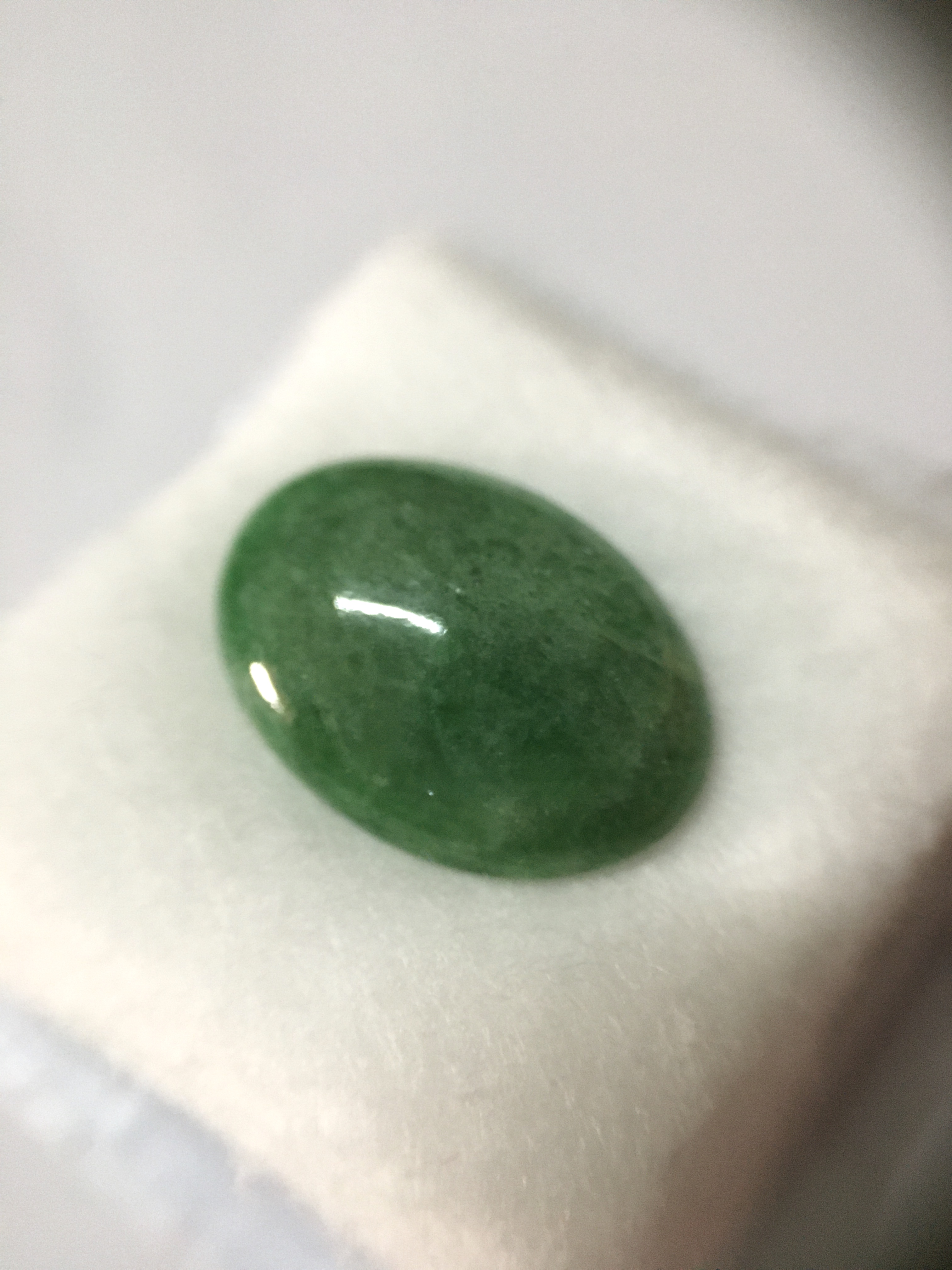 JADE หยกแท้ 6.25 กะรัต หยกพม่า สีเขียวแอปเปิ้ล ทรงสวย ผิวฉ่ำ ปัดเงาสวย