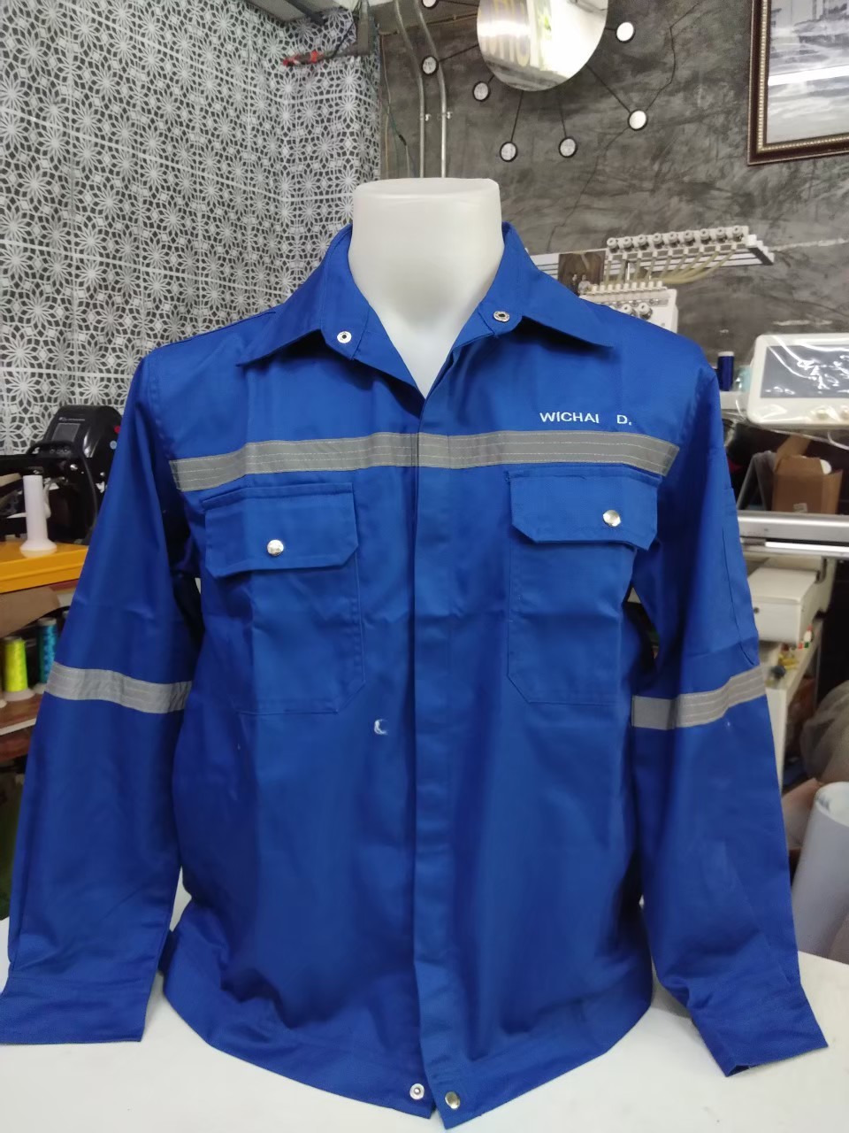 เสื้อช็อปแขนยาวสีฟ้า