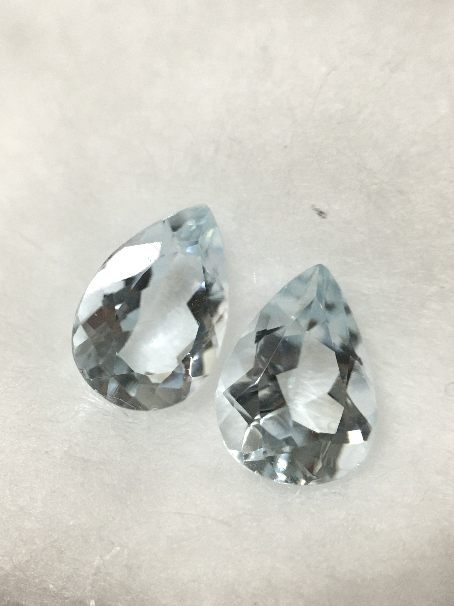 AQUAMARINE อความารีนแท้ 2 เม็ด 1.18 กะรัต ทรงหยดน้ำ เนื้อใส ไฟดี สีฟ้าอ่อนใส หวานม๊าก