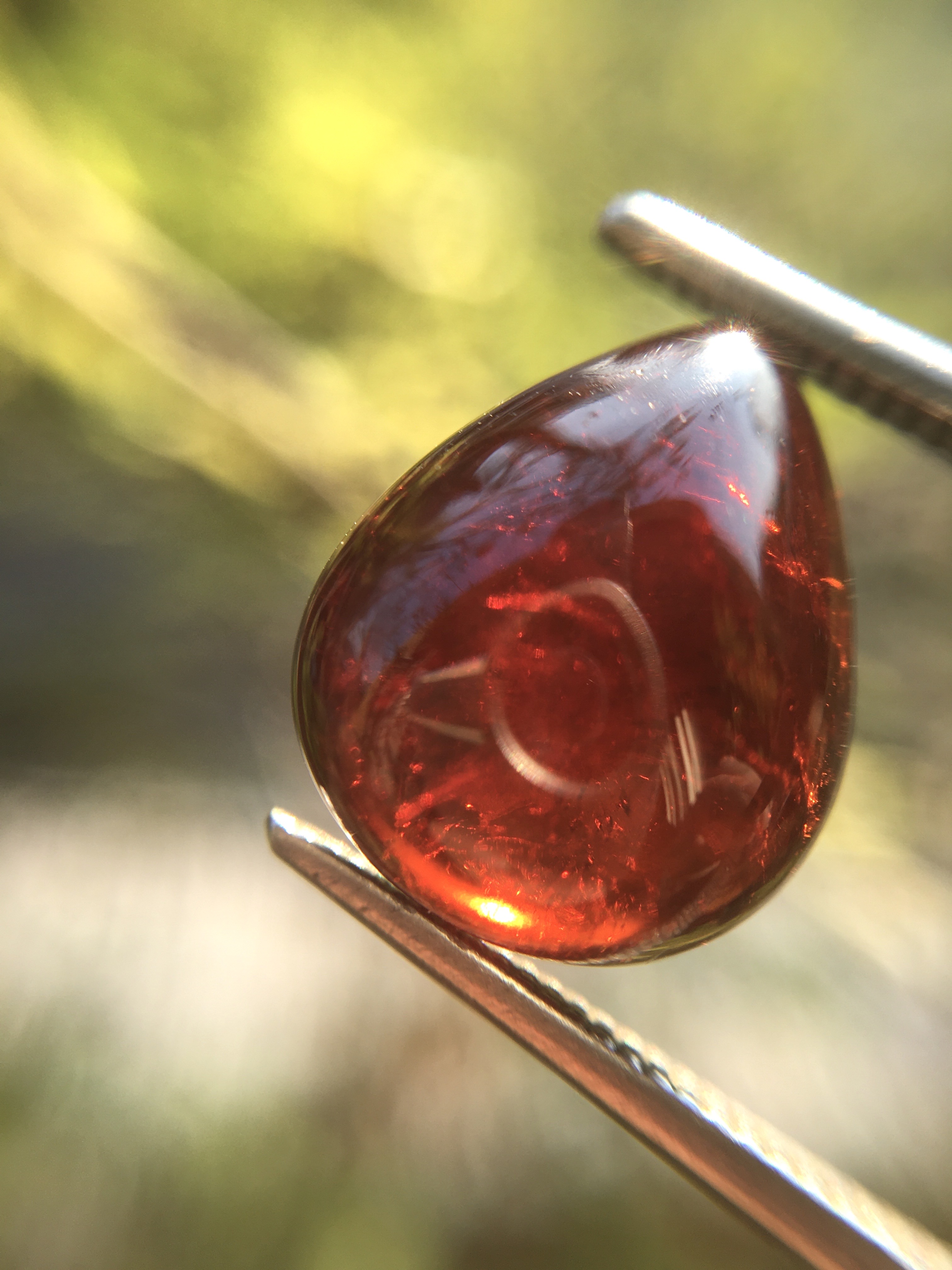 SPESSARTITE สเปซซาไทต์แท้ 6.39 กะรัต ทรงหยดน้ำหลังเบี้ยสีส้มจัด น่ารักมากค่ะ