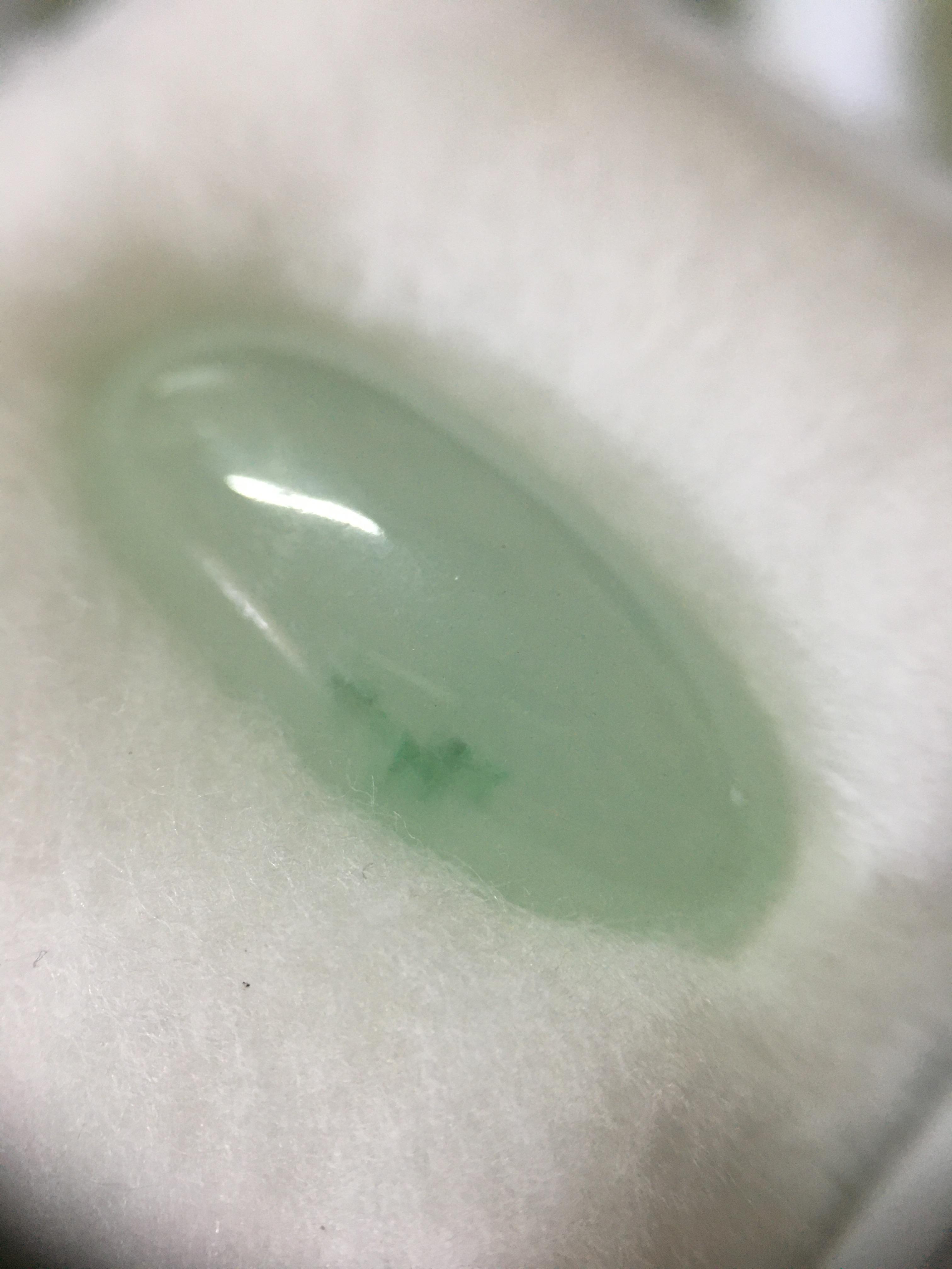 JADE หยกแท้ 18.58 กะรัต หยกแท้ สีเขียวอ่อนหวาน น่ารักสุดๆ ผิวดี เม็ดโต ทรงสวยมาก