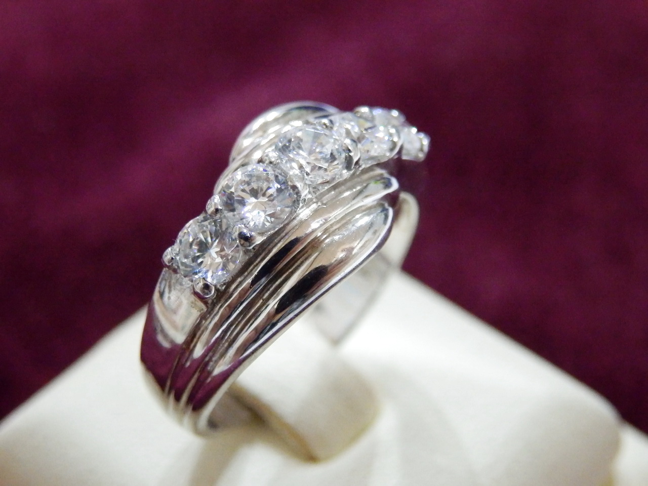 (ลดครึ่งราคา)v143019แหวนเพชรแถวก้านไขว้ น้ำงาม เพชรโคลนนิ่ง สวยเหมือนจริง ราคาเบาหวิว