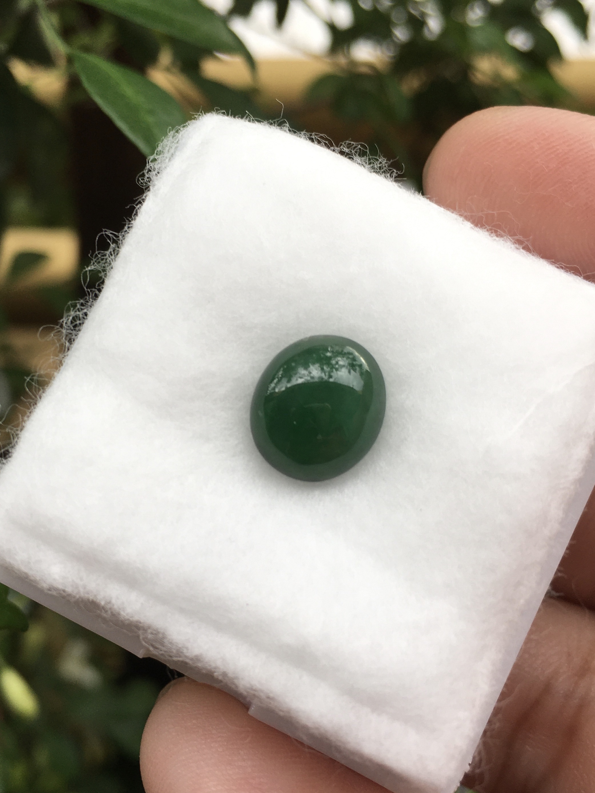 JADE หยกแท้ 3.15 กะรัต หยกพม่าสีสวยจัด เนื้อปัดเงาสวย ขนาดกำลังดี