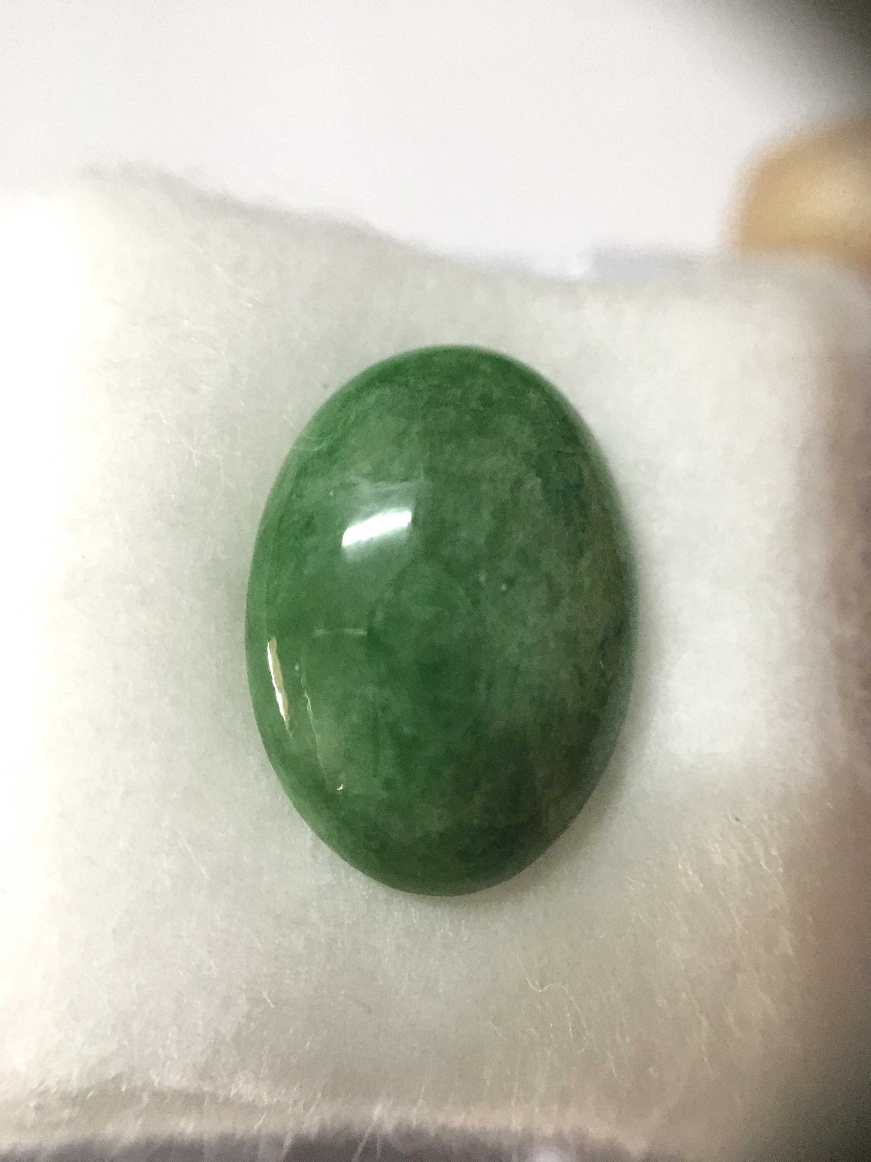 JADE หยกแท้ 6.25 กะรัต หยกพม่า สีเขียวแอปเปิ้ล ทรงสวย ผิวฉ่ำ ปัดเงาสวย