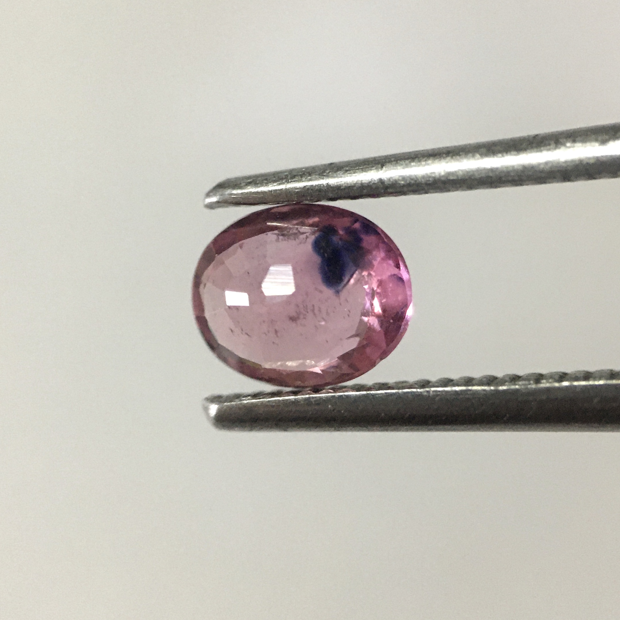 PINK SAPPHIRE พิ๊งค์แซฟไฟร์แท้ 0.54 กะรัต พลอยเนื้อใส สีสวย มีตำหนิเฉพาะตัว สำหรับสายสะสมของสวยแปลก