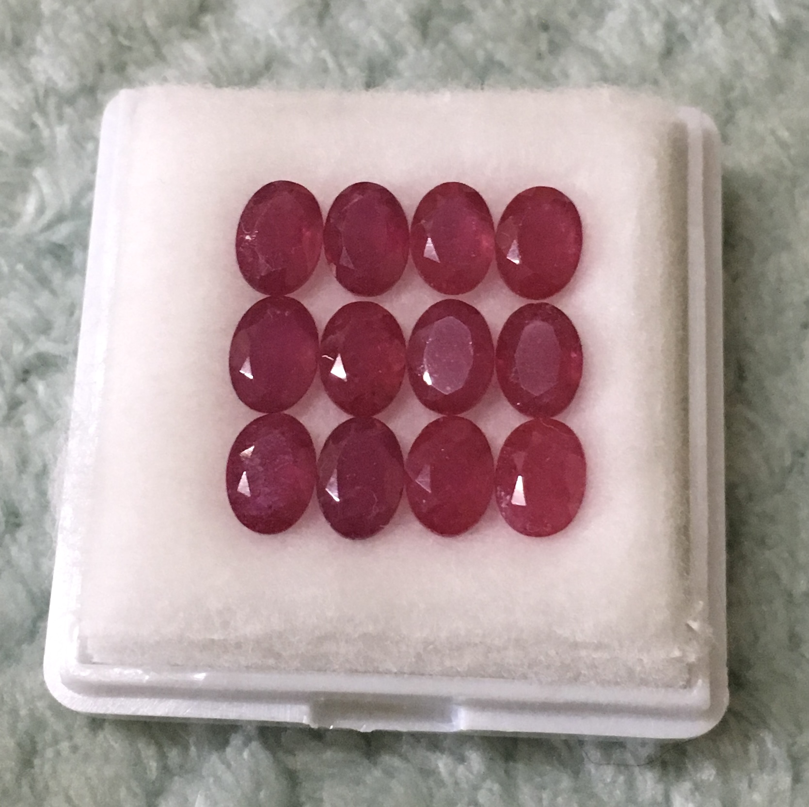 RUBY ทับทิมแท้ 12 เม็ด หนักรวม 12.19 กะรัต สีสวยหวานมาก ขนาดเหมาะทำข้อมือ สร้อยคอพลอย น่ารักๆค่ะ