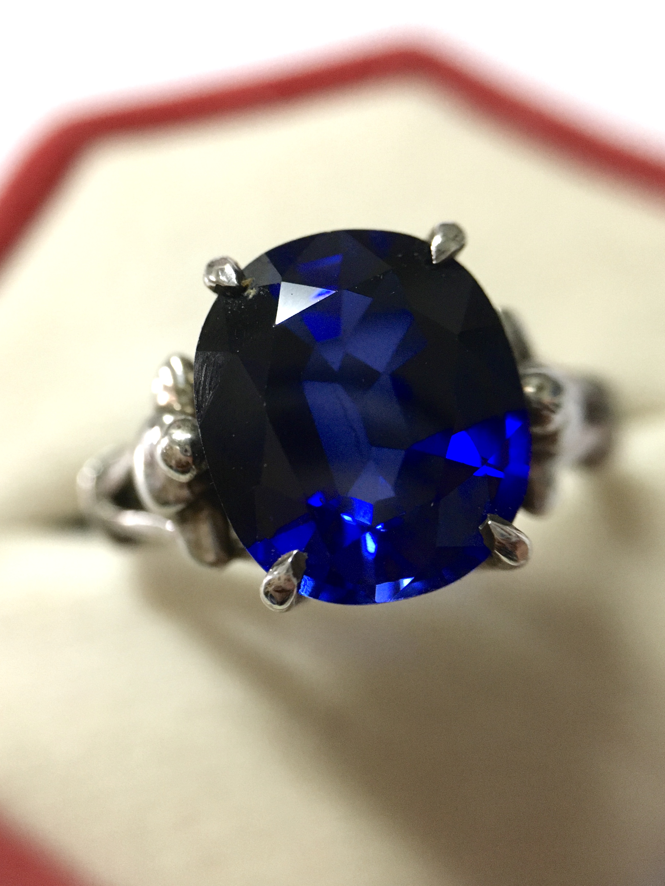 (สวยมาก) แหวนไพลิน โคลนนิ่ง สีน้ำเงินกำมะหยี่ เม็ดโต เนื้อใส น้ำสวยลึก สวยเหมือน ไม่จกตาค่ะ