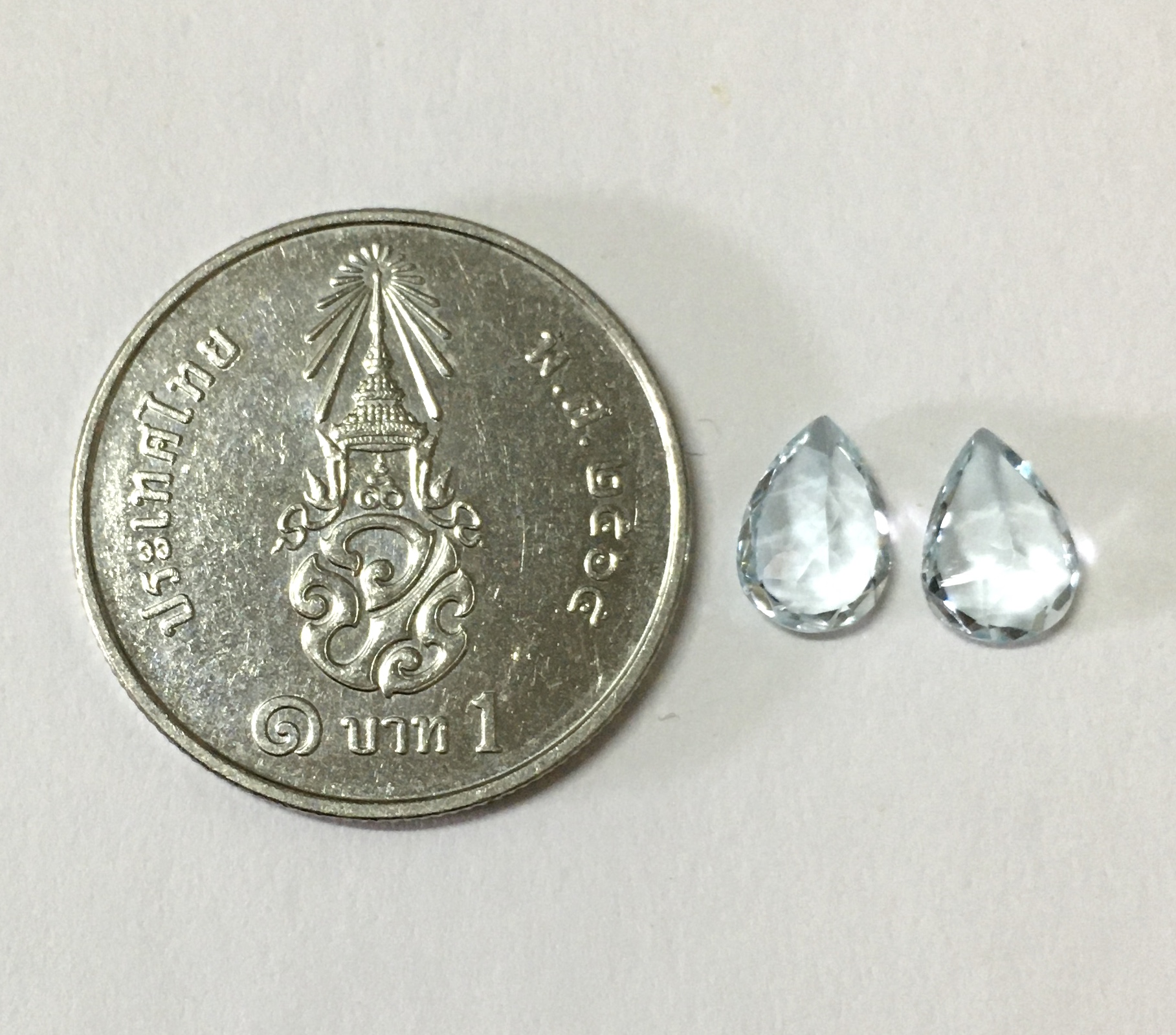 AQUAMARINE อความารีนแท้ 2 เม็ด 1.18 กะรัต ทรงหยดน้ำ เนื้อใส ไฟดี สีฟ้าอ่อนใส หวานม๊าก