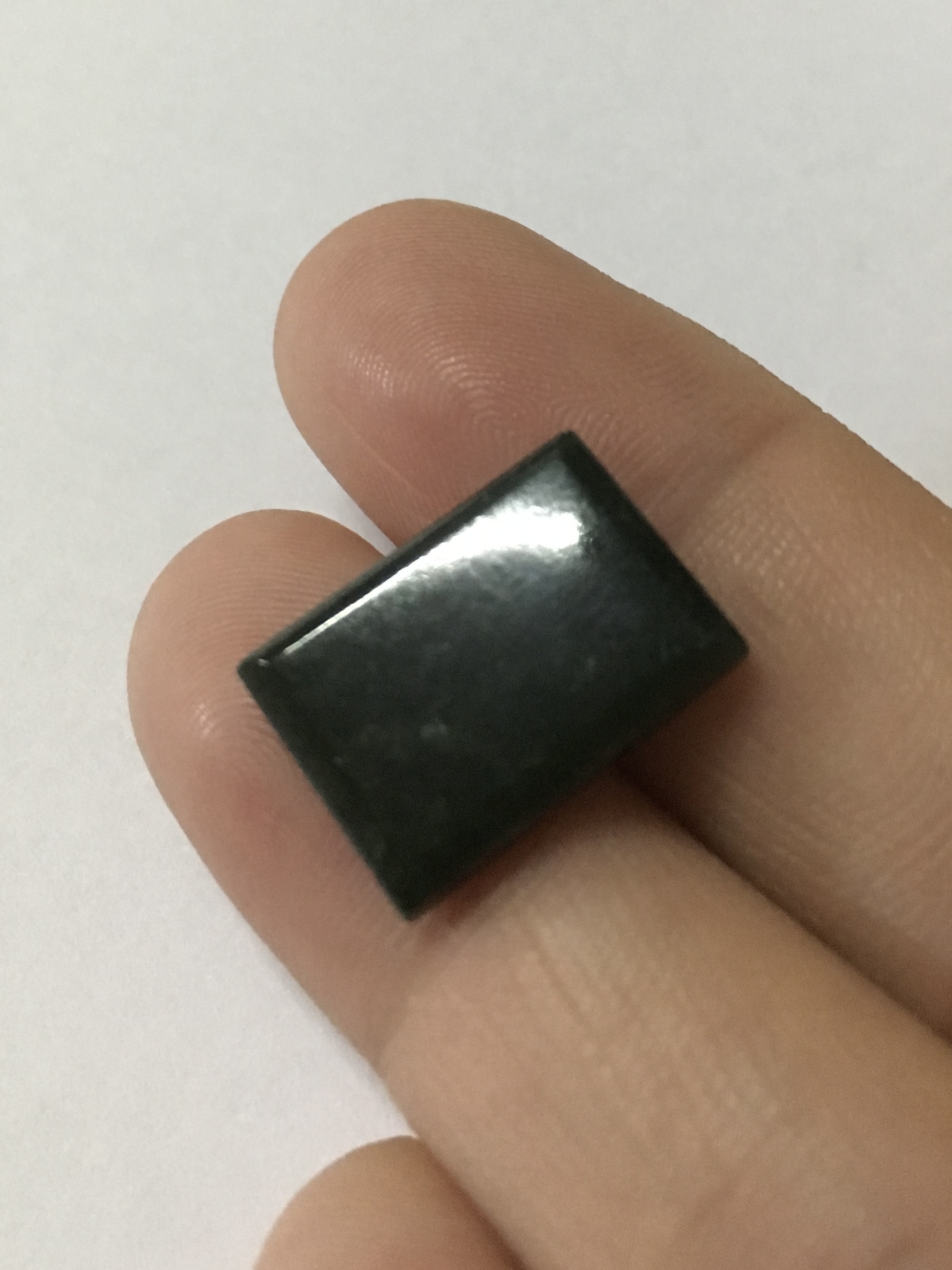 JADEITE หยกแท้ 8 cts. Type a เนื้อดี สีสวย หยกแผ่นสีเสมอ โทนเขียวเข้ม