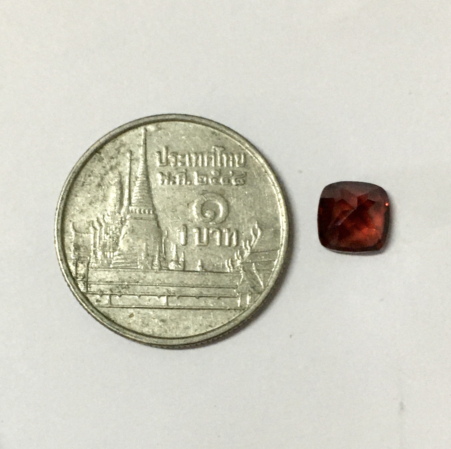 GARNET โกเมนแท้ 1.45 กะรัต พลอยแท้สีแดงก่ำ น้ำลึก ไฟลึก เนื้อสวยมีเสน่ห์