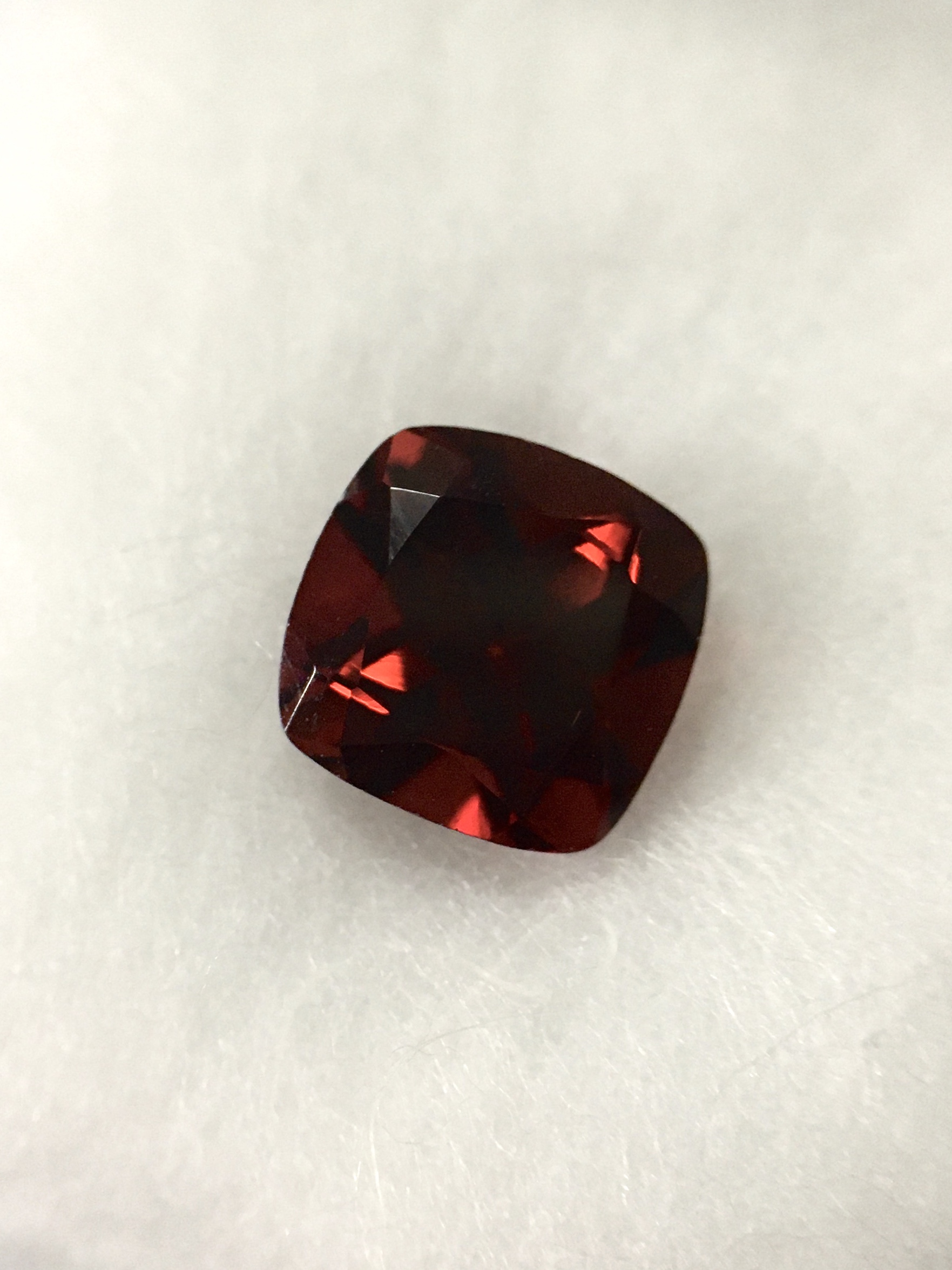 GARNET โกเมนแท้ 1.45 กะรัต พลอยแท้สีแดงก่ำ น้ำลึก ไฟลึก เนื้อสวยมีเสน่ห์