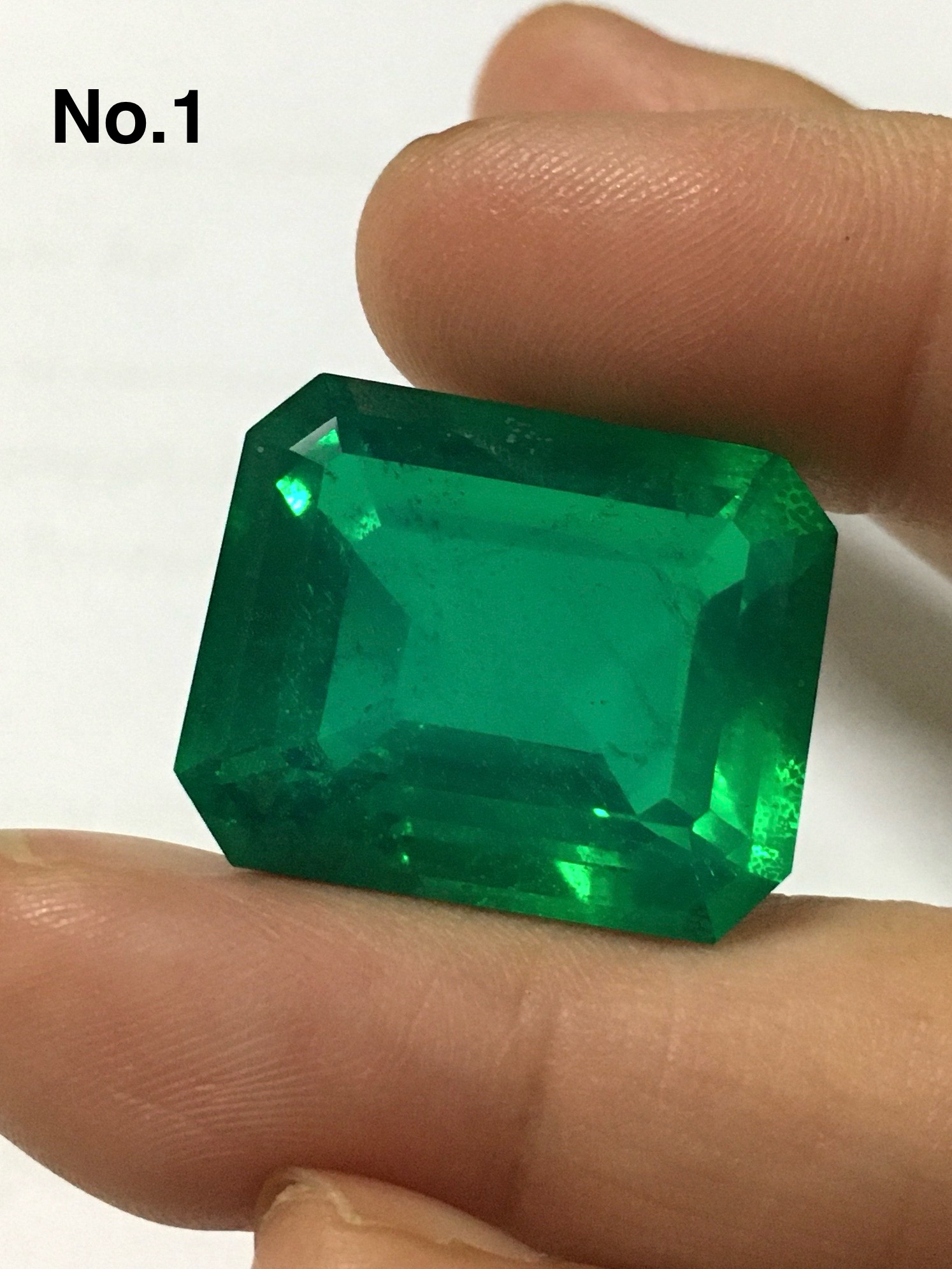 (เริ่มต้น1390 ) มรกต โคลนนิ่ง 2.9 กะรัต เจียรเหลี่ยมมรกต สวยเหมือนของแท้ แม้กระทั่งตำหนิจ้า