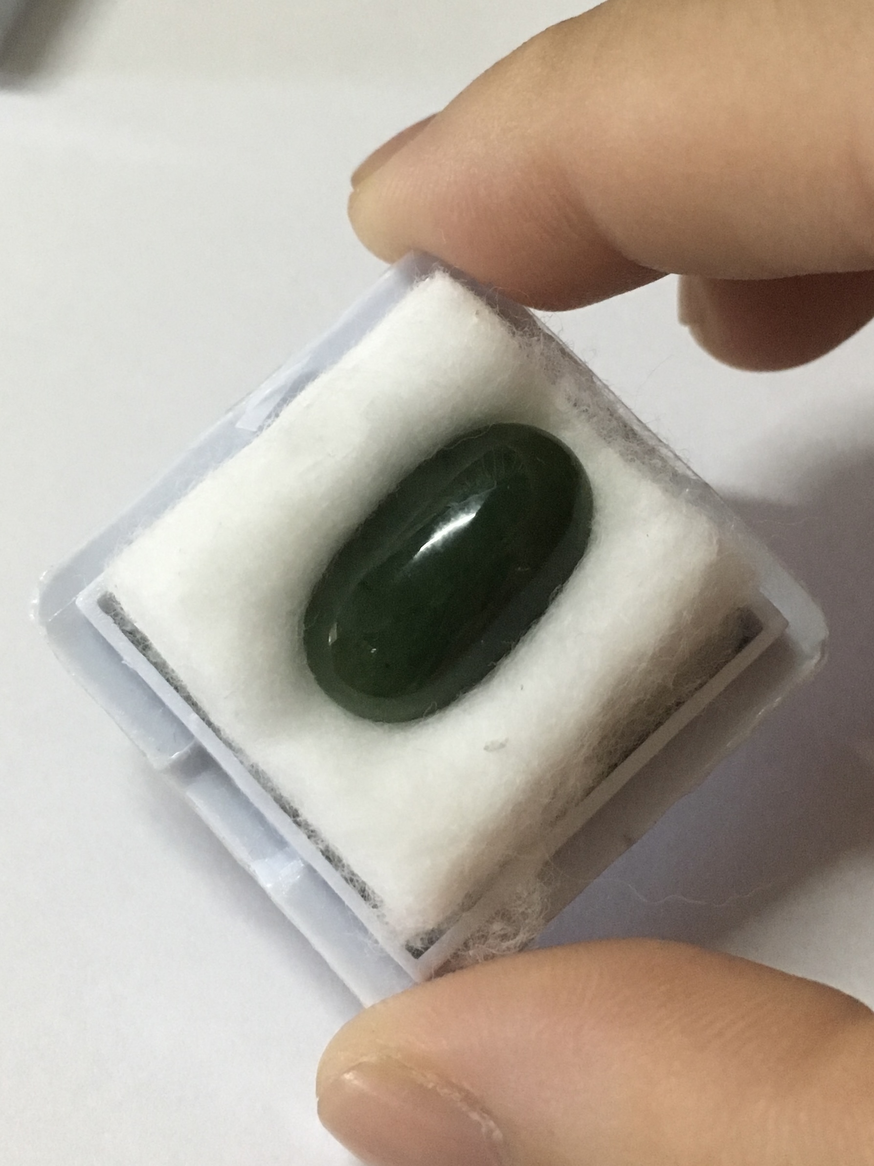 NEPHRITE หยกเนฟไฟรต์ แท้ 8 cts. สีดี เนื้อดี ทรงรียาว อูมสวยมากค่ะ
