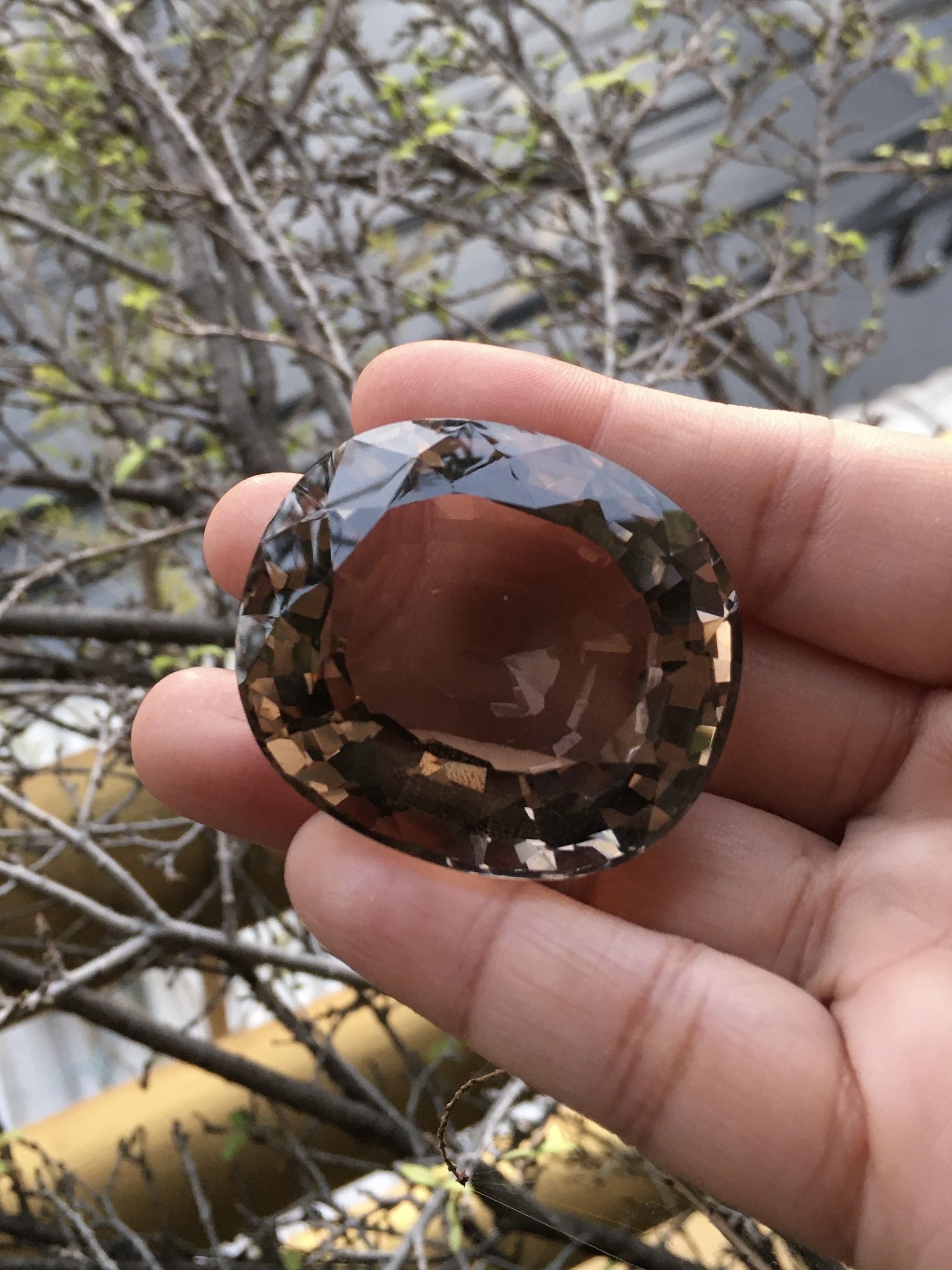 (ไซส์ยักษ์ สวยจัด ) สโมคกี้ควอทซ์ โคลนนิ่ง 208.75 กะรัต พลอยเนื้อควอทซ์สังเคราะห์ สวยเหมือนไร้ที่ติ ไฟดีม๊าก