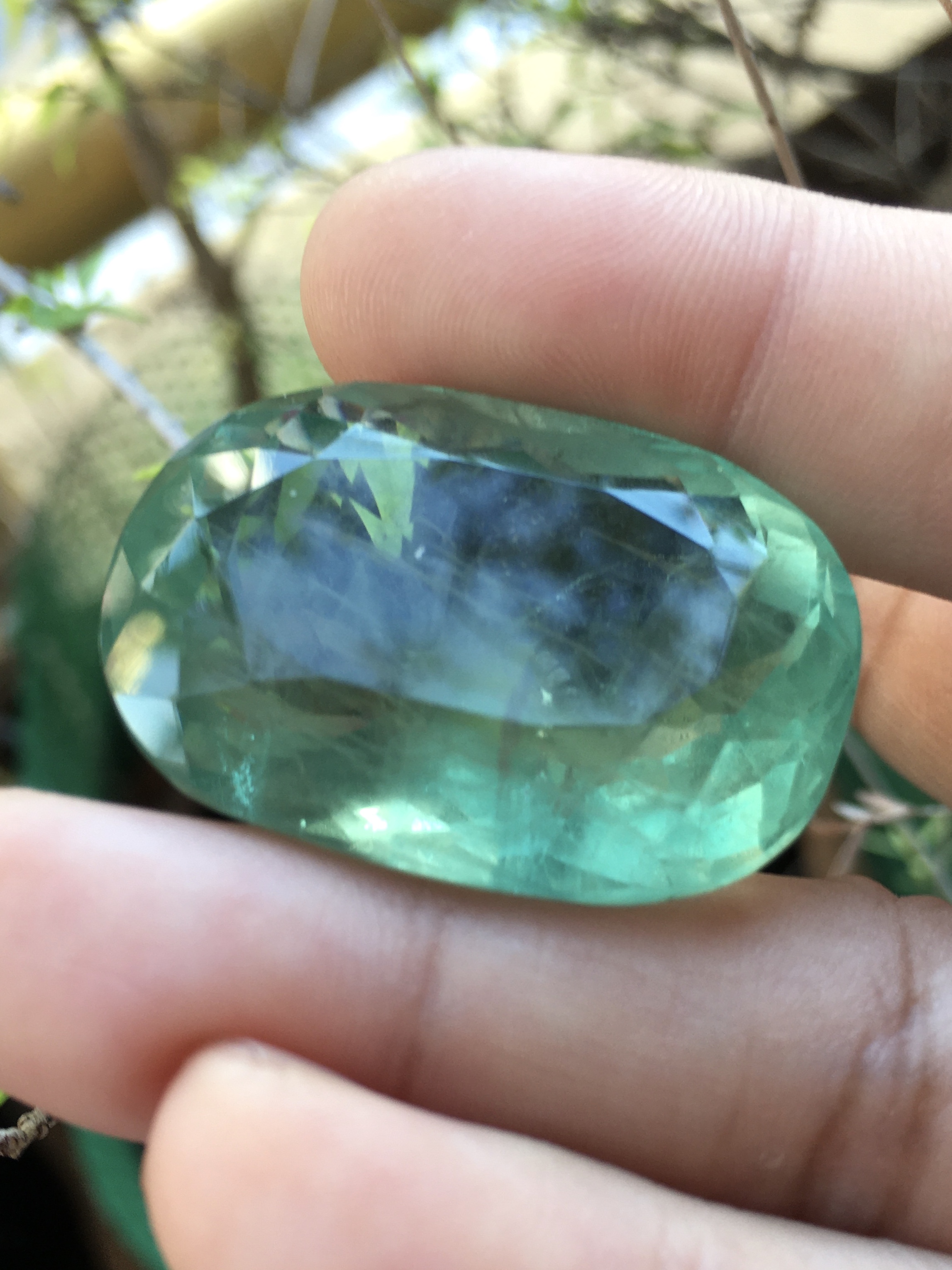 (Big size) FLUORITE ฟลูออไรท์ แท้ 99.7 กะรัต เม็ดโต สีเขียวโทนหวานๆ เนื้อใส ไฟดี มีตำหนิในเนื้อตามธรรมชาติ