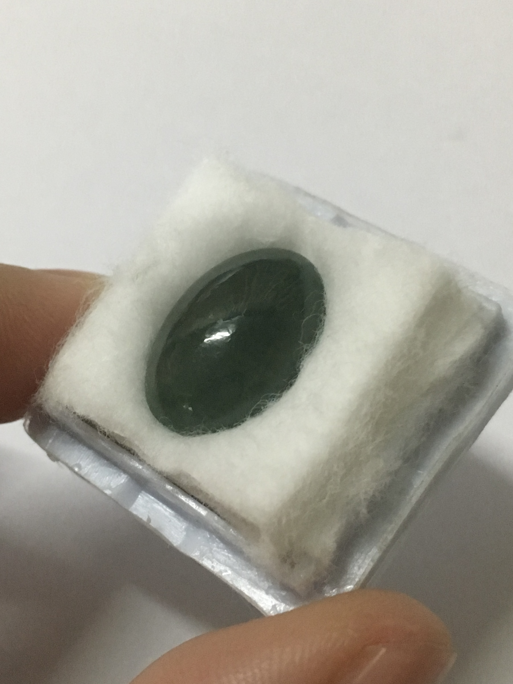 JADEITE หยกแท้ 8.5 cts. Type a เนื้อดี สีสวย ทรงสวย เหมาะทำหัวแหวนมากจ้า