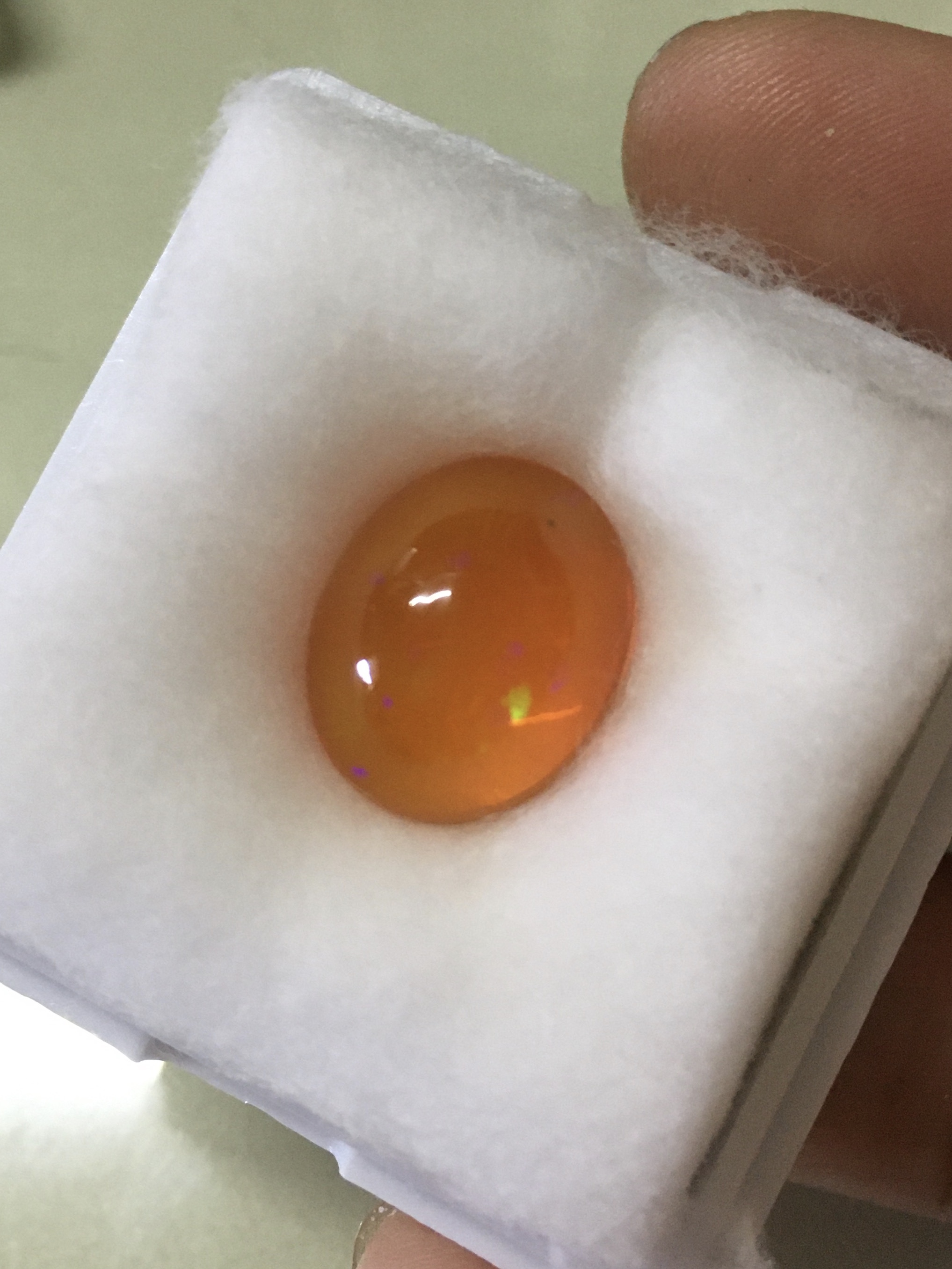 FIRE OPAL โอปอลไฟ แท้ 6.8 กะรัต ทรงไข่อ้วนๆ รุ้งหลากสี สวยธรรมชาติสร้าง