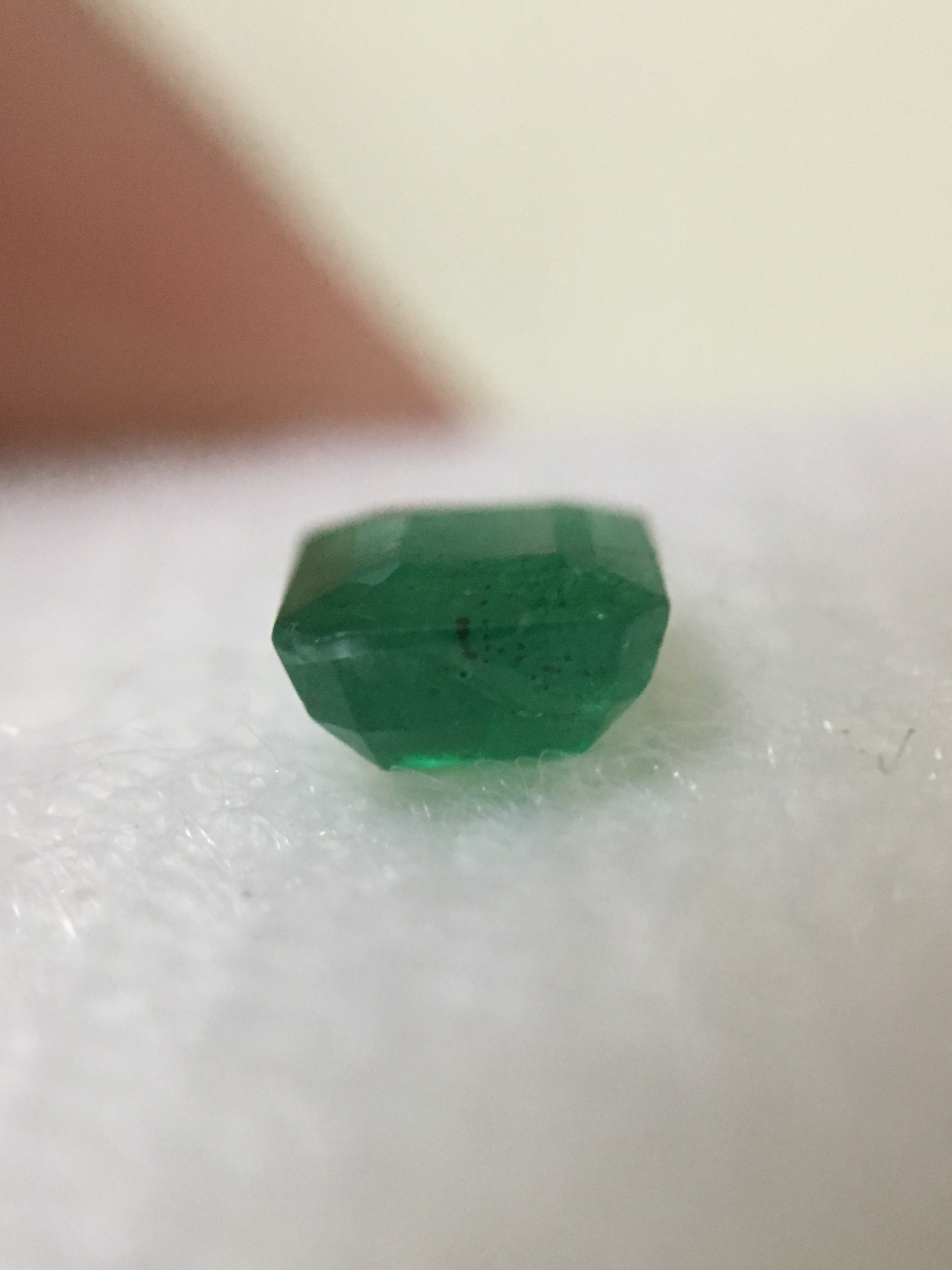 EMERALD มรกตแท้ 0.65 กะรัต พลอยดิบเนื้อดี สีสวย ไฟดีมากค่ะ