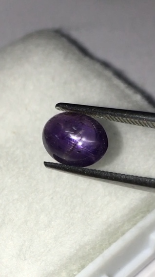 (violet star sapphire) สตาร์แซฟไฟร์สีม่วงแท้ 1.78 กะรัต พลอยดิบสีม่วงสดมีสตาร์ สวยน่าสะสม