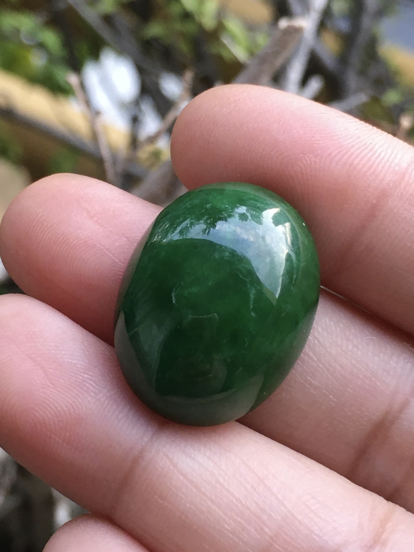 JADE หยกแท้ 34 กะรัต หยกแท้ สีเขียวผักโขม เม็ดใหญ่ไซส์เบิ้ม