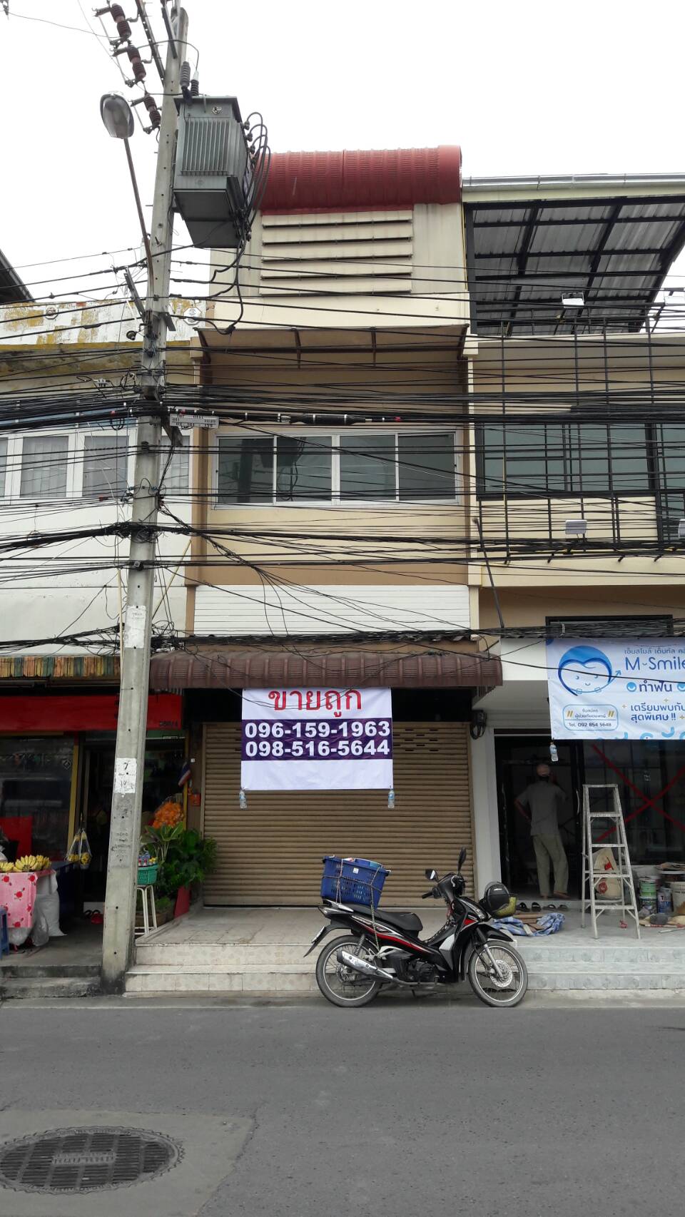 ** ปิดการขาย ** H012 ขายถูก ปรับปรุงใหม่ อาคารพาณิชย์ 2 ชั้นครึ่ง ซอยแอนเน็กซ์ (พหลโยธิน 58) ติดถนนเมน ค้าขายได้ 3 นอน 1 น้ำ 140 ตร. ม. ต่อเติมพร้อมอยู่