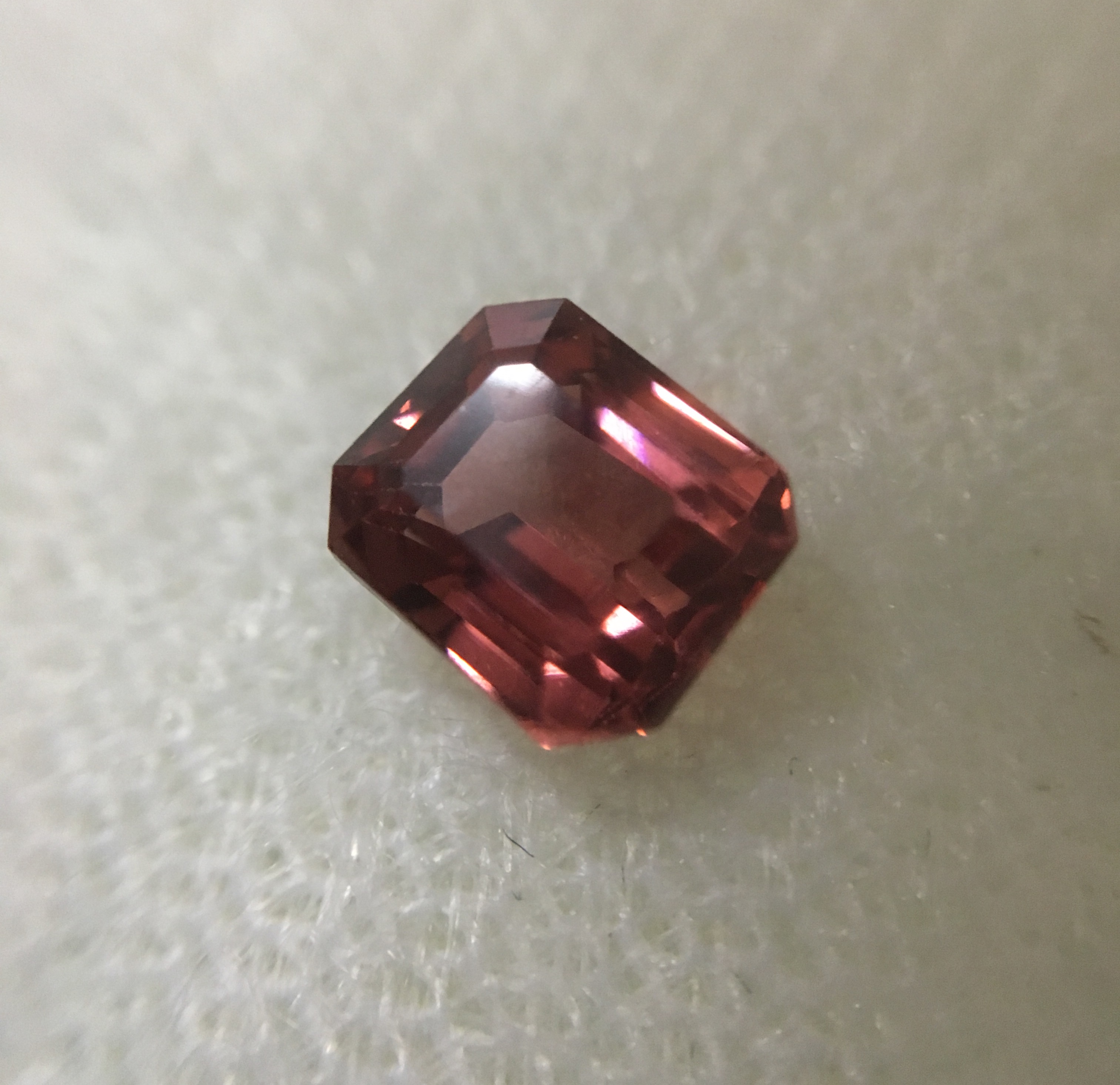 MALAYA GARNET มาลายาการ์เนตแท้ 1.18 กะรัต พลอยดิบเนื้อดี สีสวย ไฟดีมากค่ะ