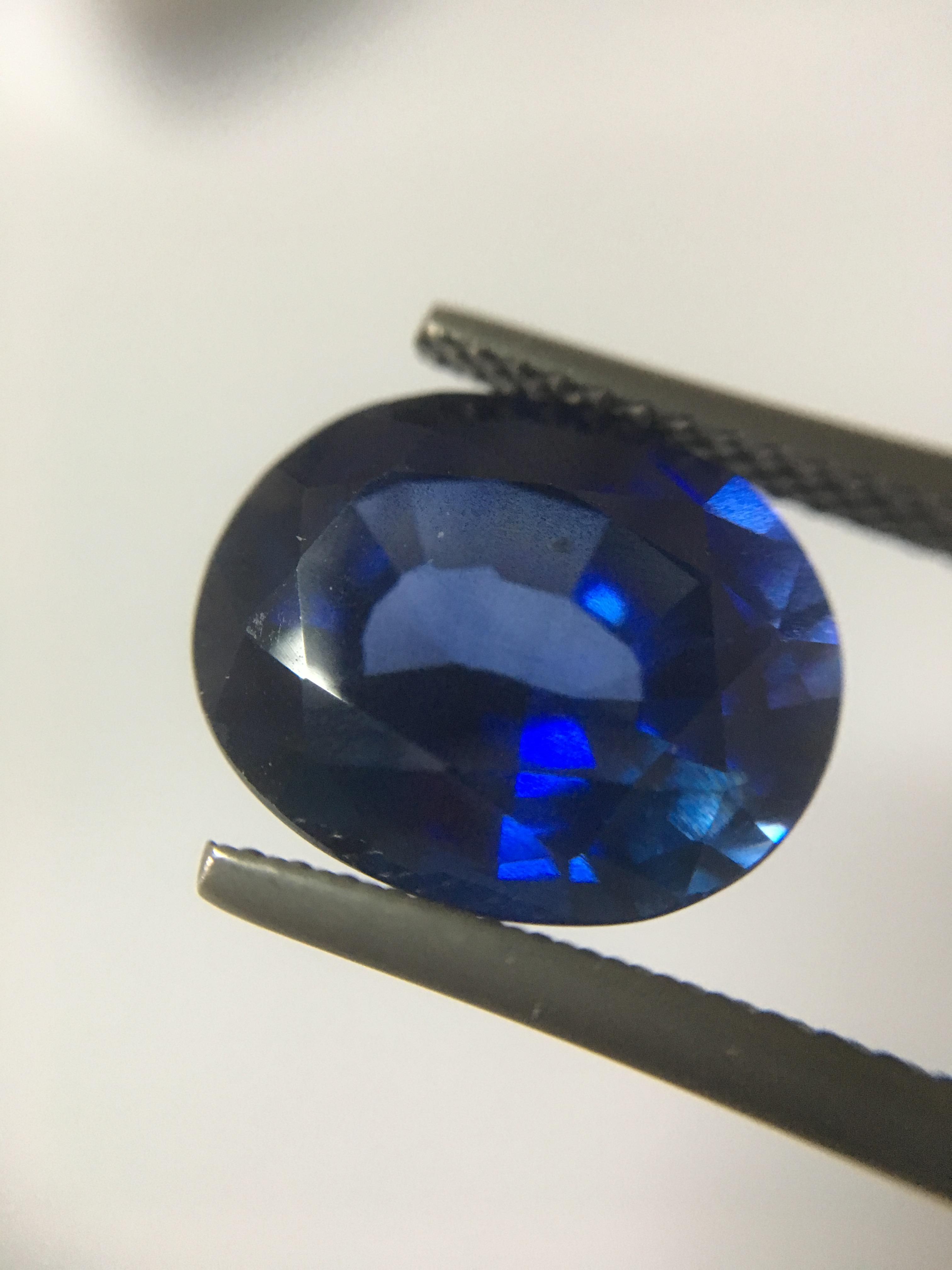 (พลอยโคลนนิ่ง สวยเหมือนยันเงา) ไพลินสังเคราะห์ 6.59 กะรัต เนื้อใส ไฟดี สีสวย เหมือนพลอยแท้ม๊ากก