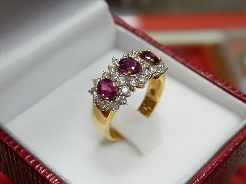 m303แหวนทับทิมจันท์แท้ประดับเพขรแท้ 0.70 กะรัต สวยหรูดูดี