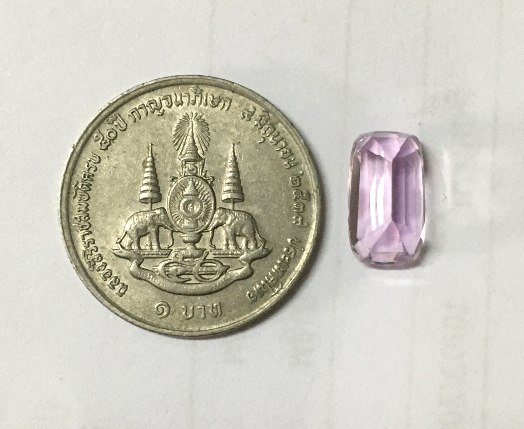 (ขายแล้ว)KUNZITE คุนไซต์ แท้ 3.2 กะรัต สีชมพูอ่อยสวยสดใส เนื้อสะอาด ไฟดี พลอยแท้ พลอยสวยน่าสะสม