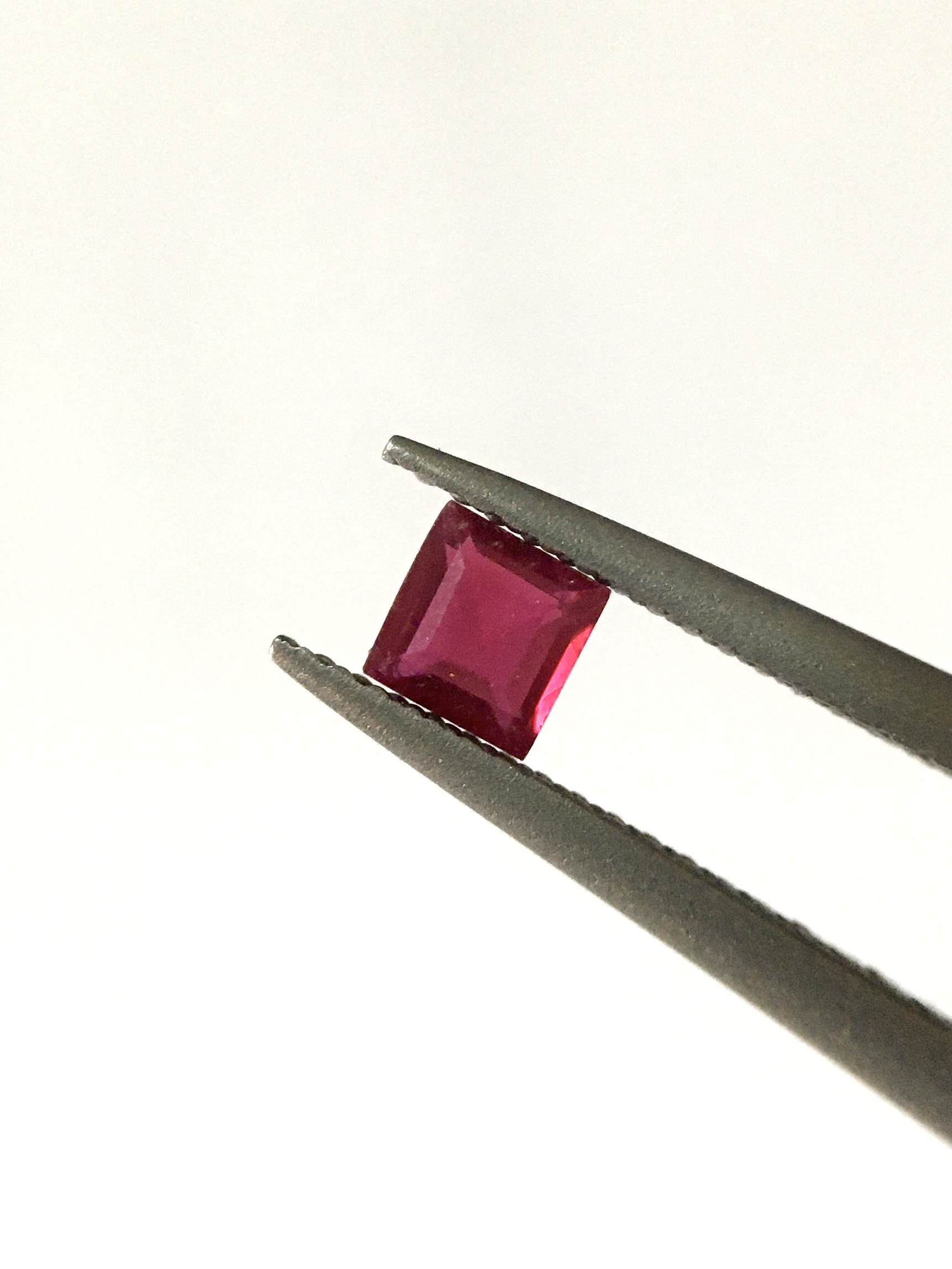 (มาใหม่ค่ะ) ทับทิมแท้ 0.11 กะรัต พลอยพม่าเผาเก่า สีจัด เม็ดเล็กแบบมินิมอลสุดๆ พลอยสวยน่าสะสม ปล.เม็ดเล็กจริงๆนะ