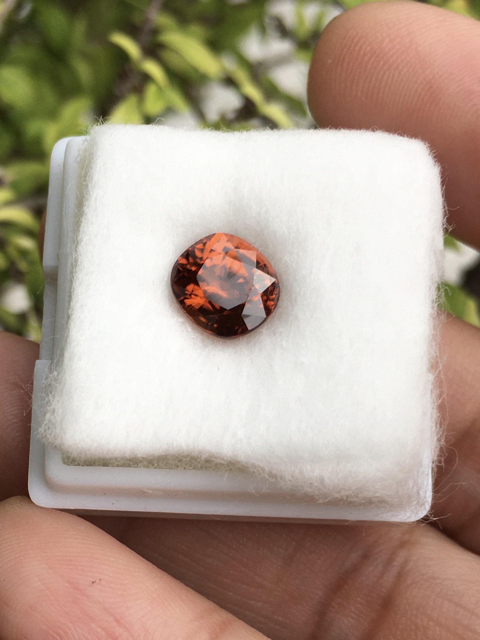 ZIRCON เพทาย แท้ 2.85 กะรัต พลอยดิบธรรมชาติ สีสดจัด เนื้อใส ไฟดี สวย น่าสะสม