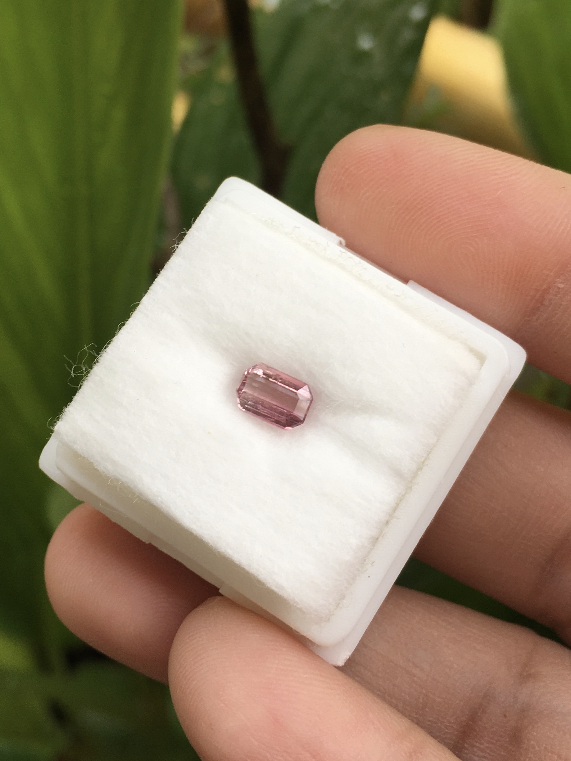 TOURMALINE ทัวร์มาลีนแท้สีชมพูอ่อนหวานเจี๊ยบ 0.39 กะรัต พลอยดิบ สีหวานน่ารักม๊าก