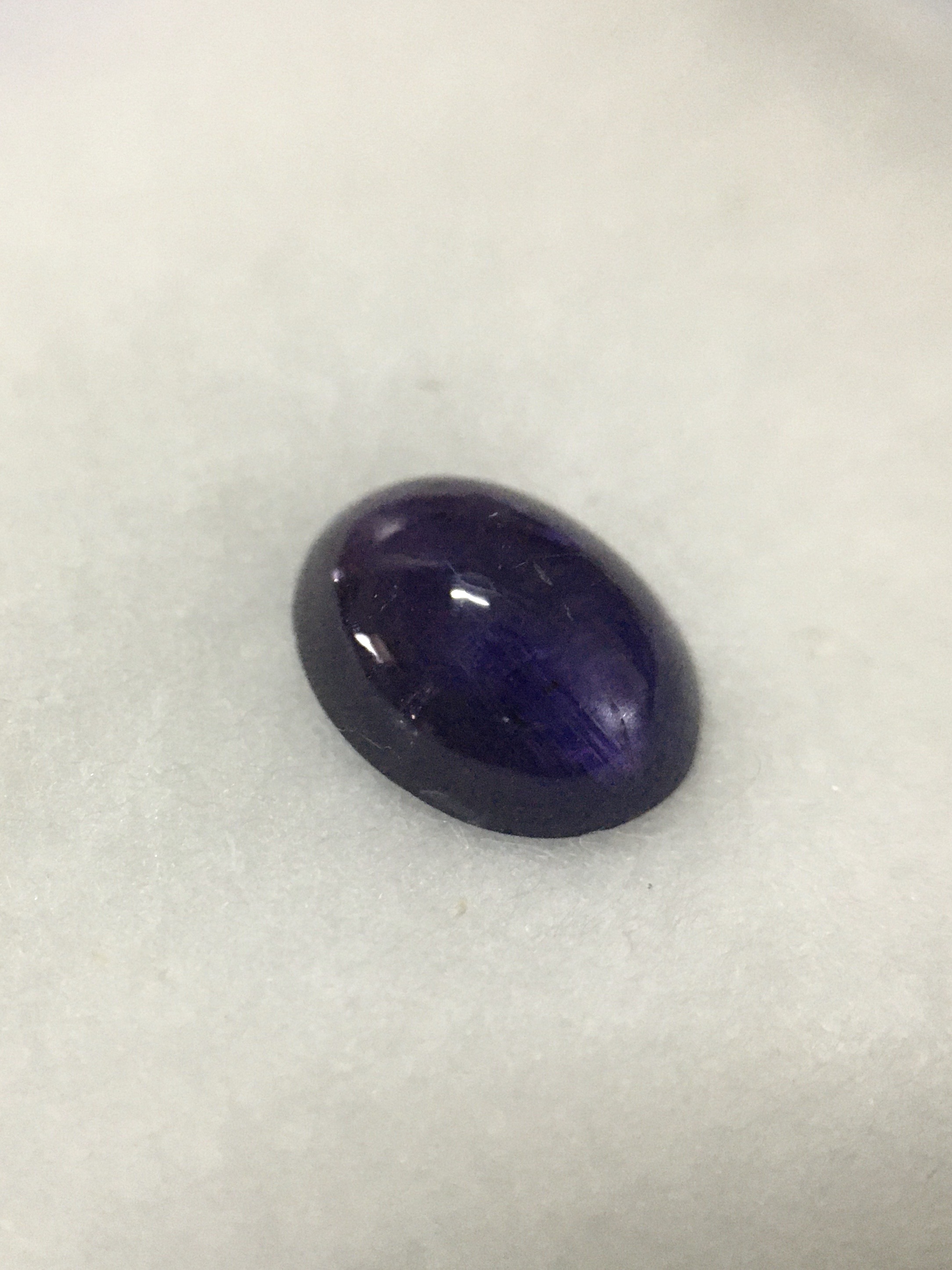 (violet star sapphire) สตาร์แซฟไฟร์สีม่วงแท้ 1.78 กะรัต พลอยดิบสีม่วงสดมีสตาร์ สวยน่าสะสม