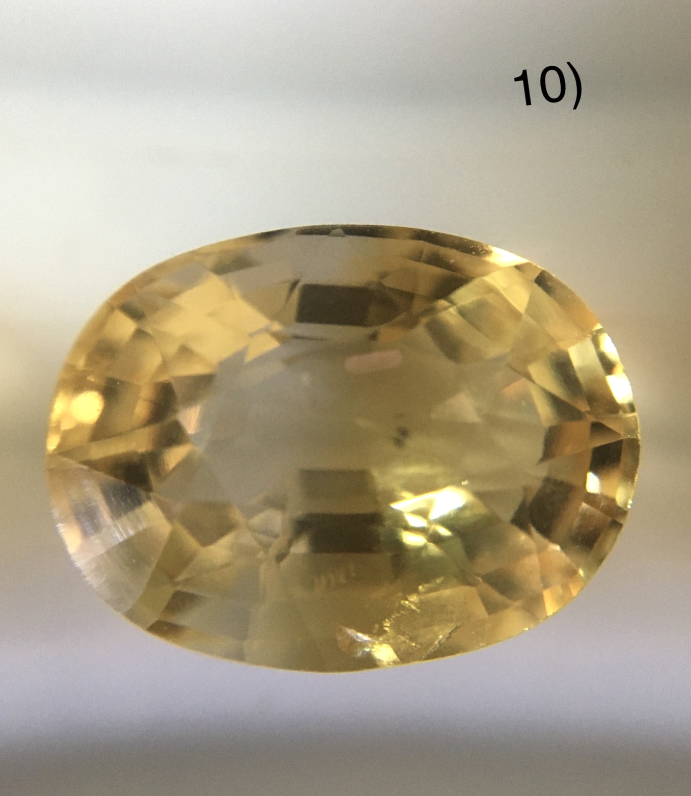 (มาใหม่ค่ะ เม็ดละ 390) ซิทรินแท้ สี light gold 10 เม็ดหนักรวม 38 กะรัต สีทอง หวาน เล่นไฟวิบวับ ไม่พอใจยินดีคืนเงิน