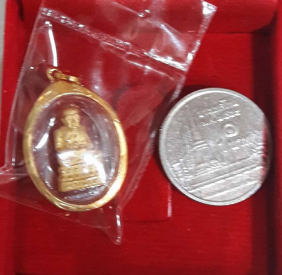 (ลดแรง พระเลี่ยมทองแท้)หลวงปุ่ทวดลอยองค์ เลี่ยมทองแท้ ใส่สวย เสริมราศี