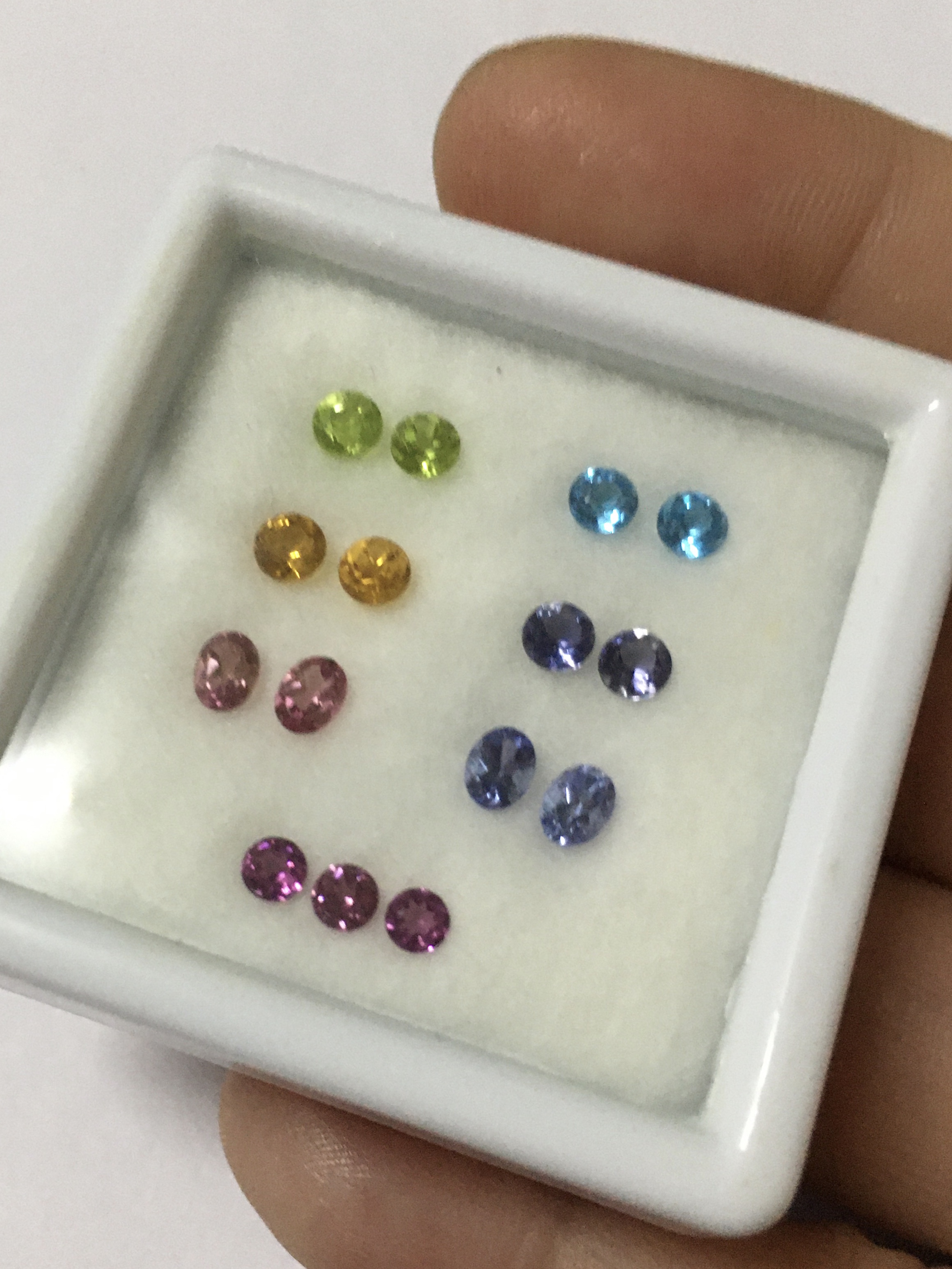 (เหมากล่อง999) พลอยแท้ หวานเจี๊ยบ ไอโอไลต์ ซิทริน แทนซาไนต์ พิ๊งค์ทัวมาลีน เพอริดอท บลูโทพาซ โรโดไลต์ จัดเซตคู่ต่างหู น่ารักมากกกก