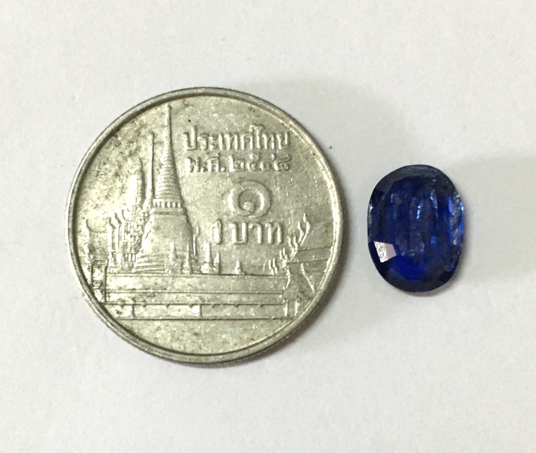 KYANITE ไคยาไนต์ แท้ 1.9 กะรัต พลอยดิบธรรมชาติ สีสดจัด ไฟดี ติดรุ้งเต็มเม็ด สวยมีเสน่ห์ น่าสะสม