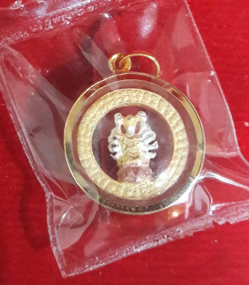 (ลดแรง พระเลี่ยมทองแท้)เจ้าแม่กวนอิมพันกร3 กษัตริย์ เลี่ยมทองแท้ ล้อมเพชรสวิส ใส่สวย เสริมราศี