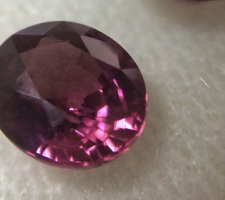 RHODOLITE โรโดไลต์แท้ เซตคู่ 2 เม็ด 3.02 กะรัต สีม่วงอมชมพูสวย เนื้อใส ไฟดีม๊าก พลอยดิบ ทรงน่ารักค่ะ