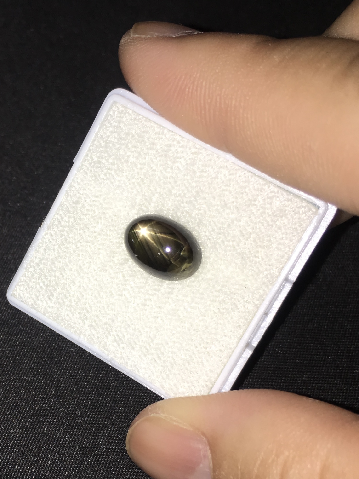 BLACK STAR SAPPHIRE แบล็คสตาร์แซฟไฟร์ 2.38 กะรัต สวยสว่าง ขาชัดคมค่ะ