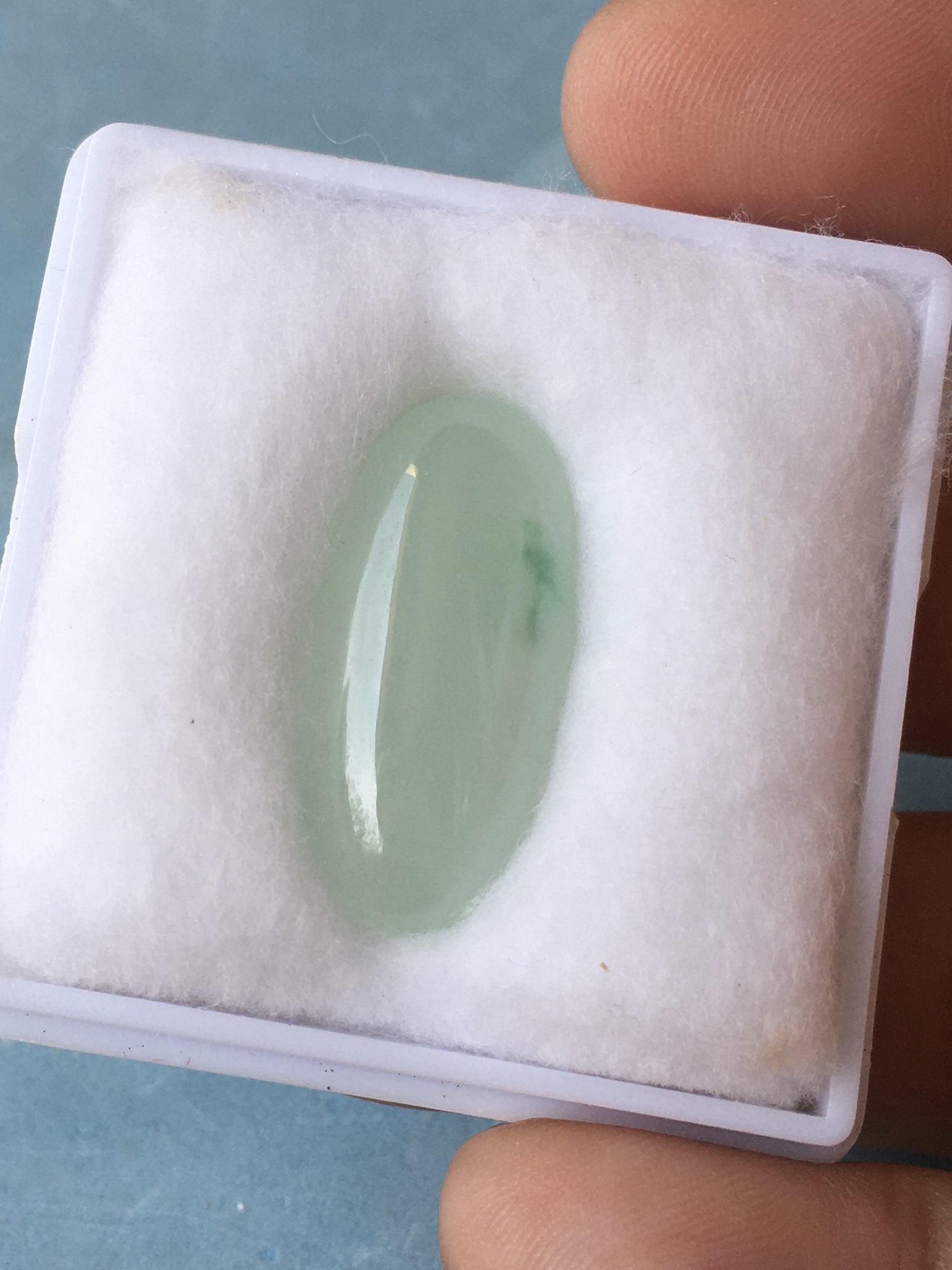 JADE หยกแท้ 18.58 กะรัต หยกแท้ สีเขียวอ่อนหวาน น่ารักสุดๆ ผิวดี เม็ดโต ทรงสวยมาก