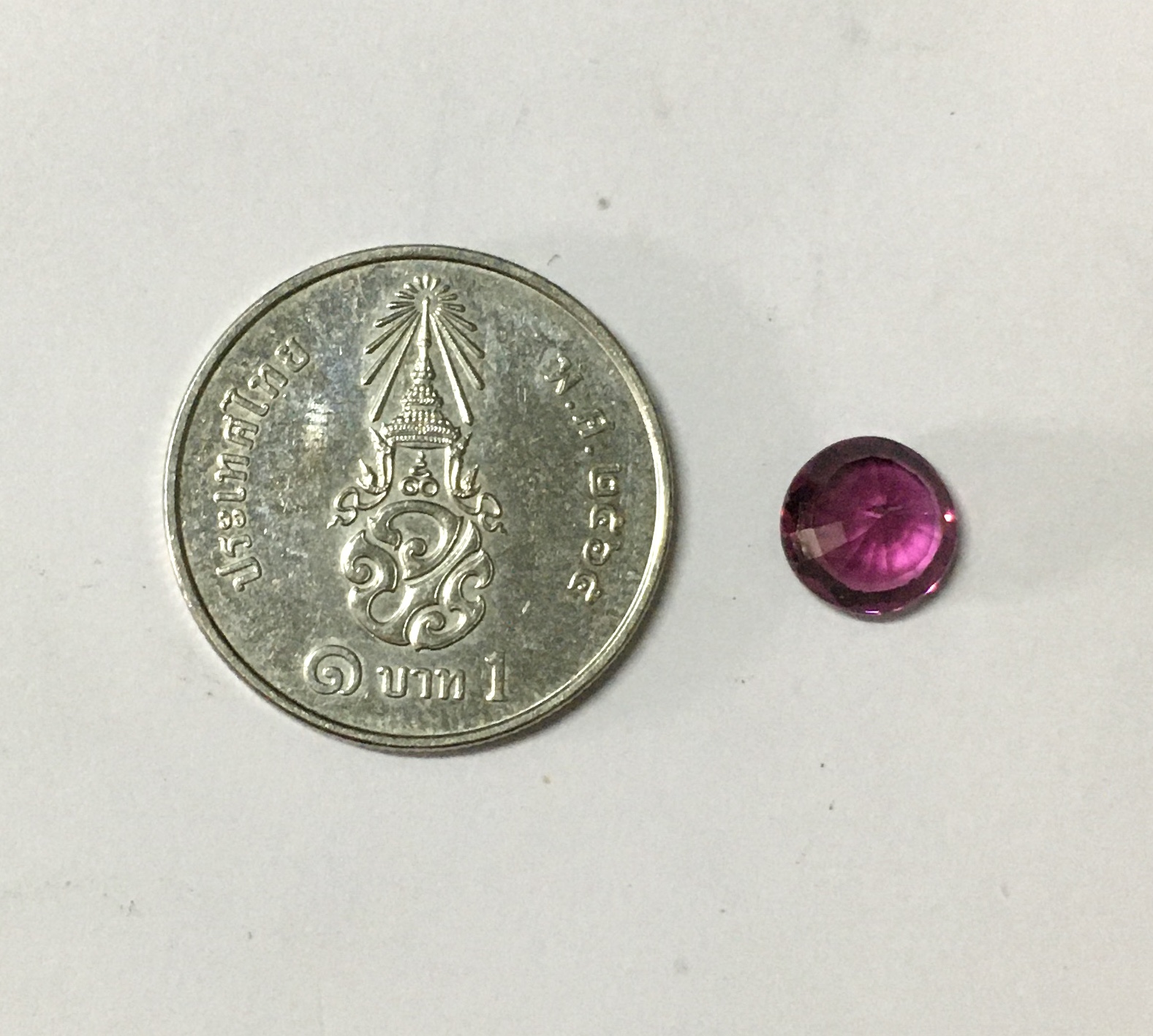 RHODOLITE โรโดไลท์ แท้ 1.61 กะรัต พลอยดิบสีม่วงจัด สวยลึก มีเสน่ห์มากๆค่ะ