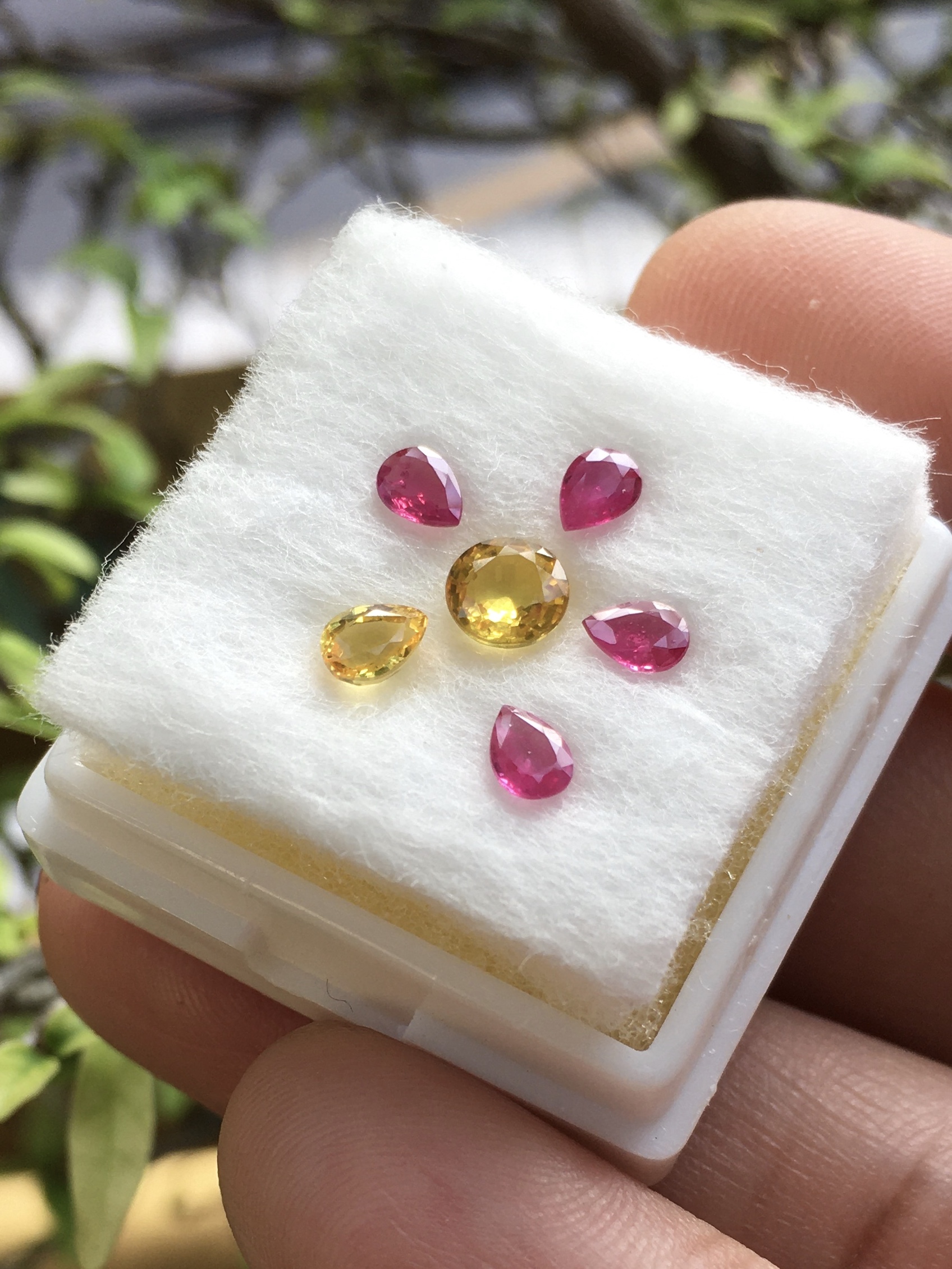 (มินิมอล มินิใจ) บุษราคัม ทับทิม พลอยแท้ 6 เม็ด 1.23 กะรัต แซฟไฟร์เนื้อแข็ง ไฟดี สีจัด เล่นไฟวิบวับ