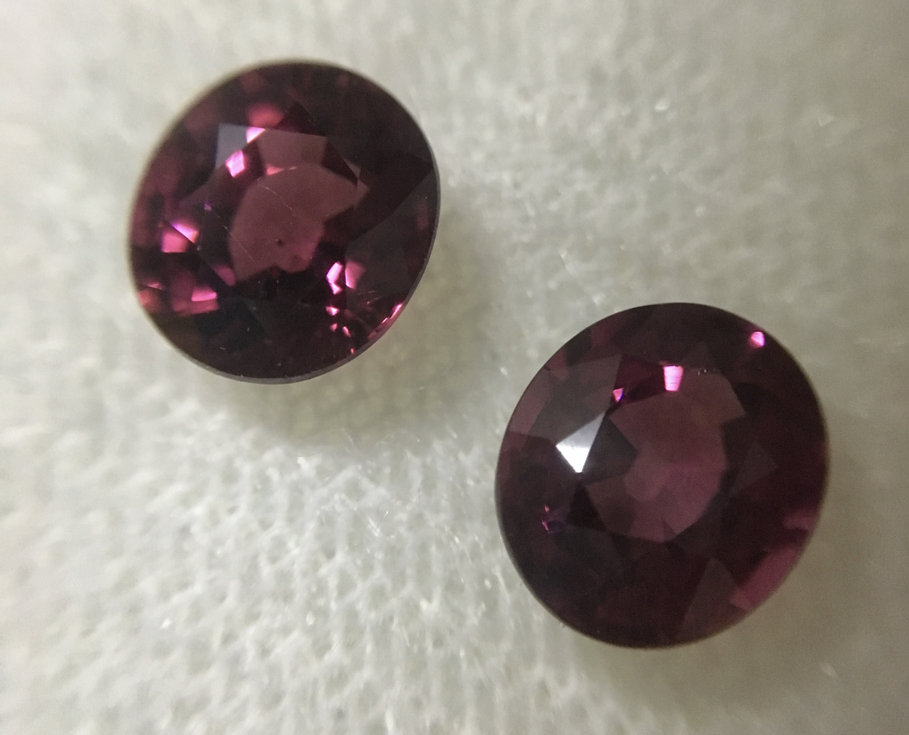RHODOLITE โรโดไลต์แท้ เซตคู่ 2 เม็ด 3.02 กะรัต สีม่วงอมชมพูสวย เนื้อใส ไฟดีม๊าก พลอยดิบ ทรงน่ารักค่ะ