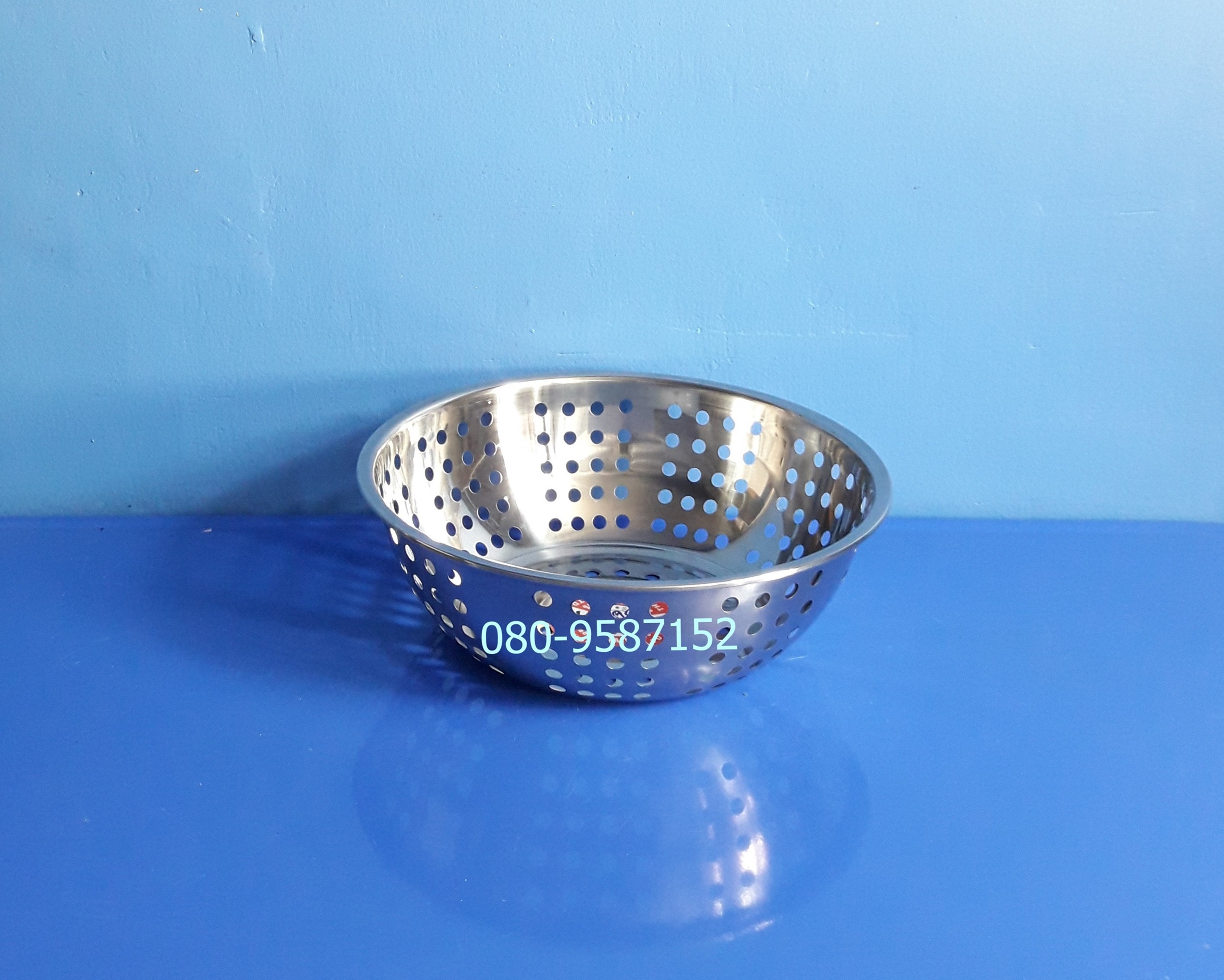 กะละมังสแตนเลส-เจาะรูใหญ่ ตรา TP ขนาด 28 ซ.ม